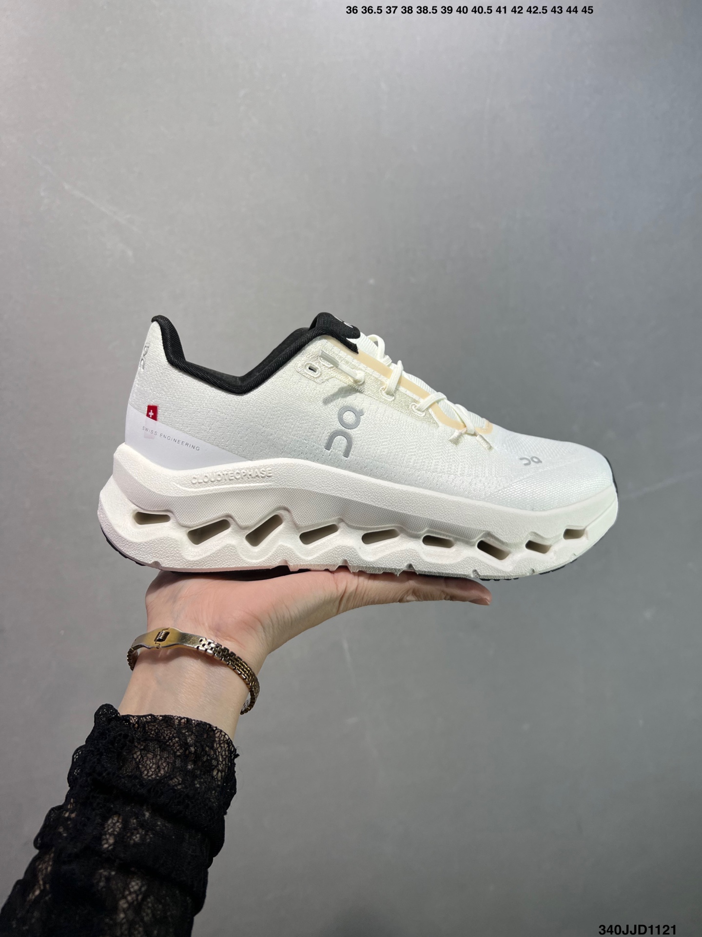 💰110
✅On昂跑 Cloudtilt
户外街头机能风跑步鞋
Cloud Hi Edge户外机能融合街头潮流
越界开启全新都市探索
CloudTec®专利科技鞋底搭载耐温耐用革新中底泡棉 同时以摇椅圆弧的机能感轮廓
带来流畅平稳的迈步 轻量透气的工程网格结合环保人造麂皮 衬托出活力醒目的视觉效果 饰有品牌Logo的TPU鞋带扣 让系带方式别具一格
是日常穿搭、旅行和城市探索的理想之选
货号: 3WE10053286
尺码: 36 36.5 37.5 38 38.5 39 40 如图 ID:340JJD1121