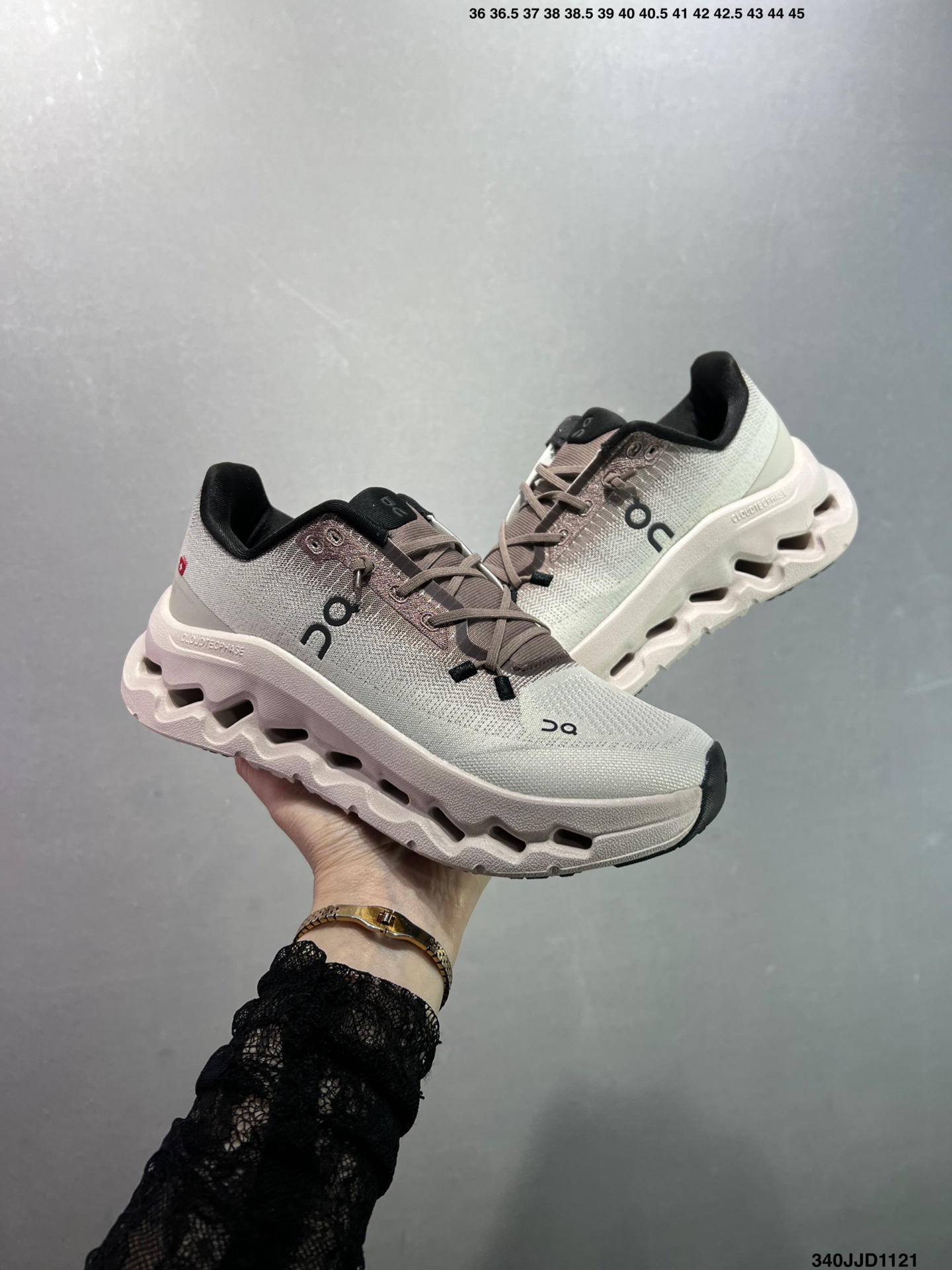 🈴️💰110
✅On昂跑 Cloudtilt
户外街头机能风跑步鞋
Cloud Hi Edge户外机能融合街头潮流
越界开启全新都市探索
CloudTec®专利科技鞋底搭载耐温耐用革新中底泡棉 同时以摇椅圆弧的机能感轮廓
带来流畅平稳的迈步 轻量透气的工程网格结合环保人造麂皮 衬托出活力醒目的视觉效果 饰有品牌Logo的TPU鞋带扣 让系带方式别具一格
是日常穿搭、旅行和城市探索的理想之选
货号: 3WE10053286
尺码: 36 36.5 37.5 38 38.5 39 40 如图 ID:340JJD1121