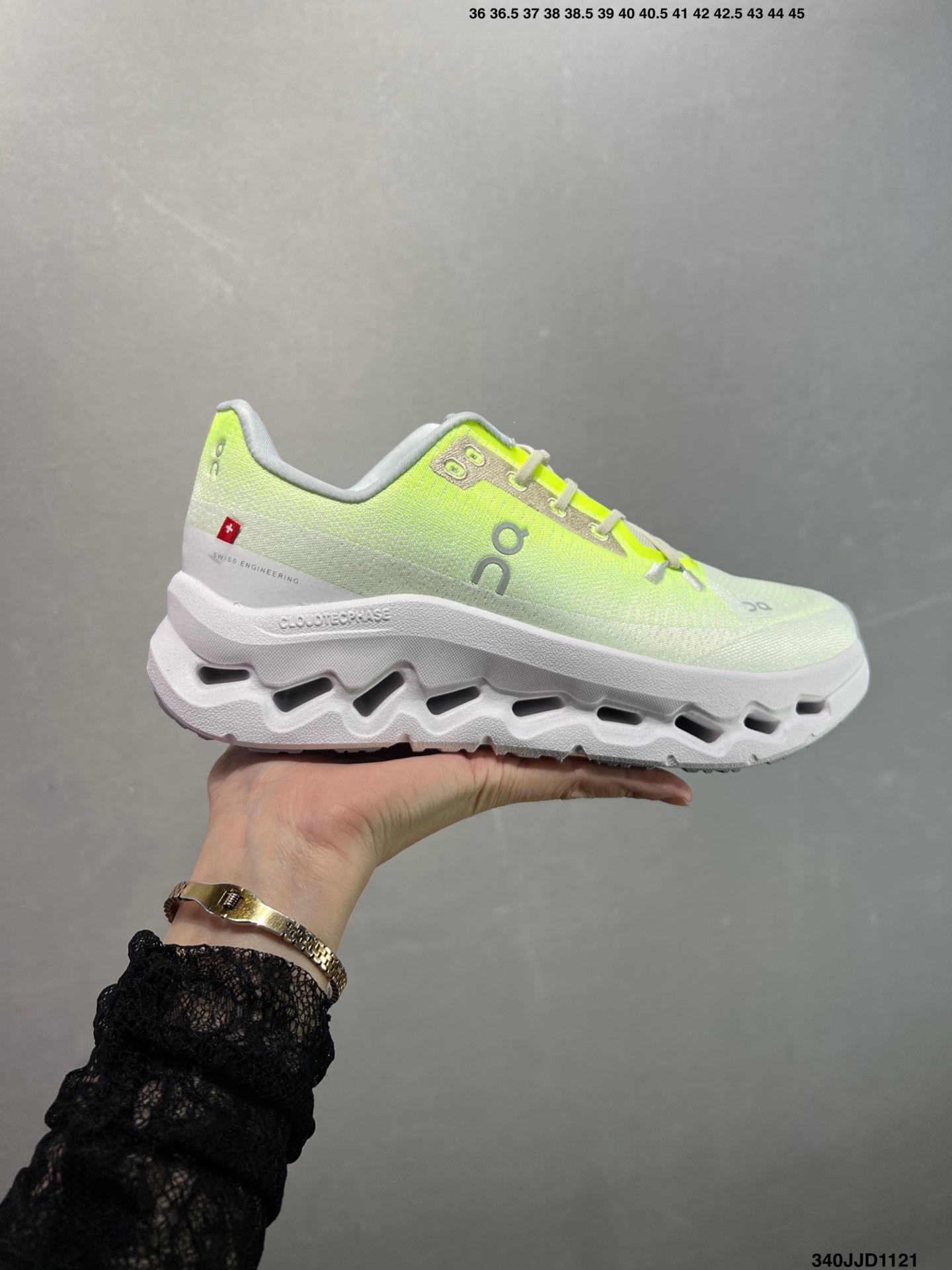 💰110
✅On昂跑 Cloudtilt
户外街头机能风跑步鞋
Cloud Hi Edge户外机能融合街头潮流
越界开启全新都市探索
CloudTec®专利科技鞋底搭载耐温耐用革新中底泡棉 同时以摇椅圆弧的机能感轮廓
带来流畅平稳的迈步 轻量透气的工程网格结合环保人造麂皮 衬托出活力醒目的视觉效果 饰有品牌Logo的TPU鞋带扣 让系带方式别具一格
是日常穿搭、旅行和城市探索的理想之选
货号: 3WE10053286
尺码: 36 36.5 37.5 38 38.5 39 40 如图 ID:340JJD1121