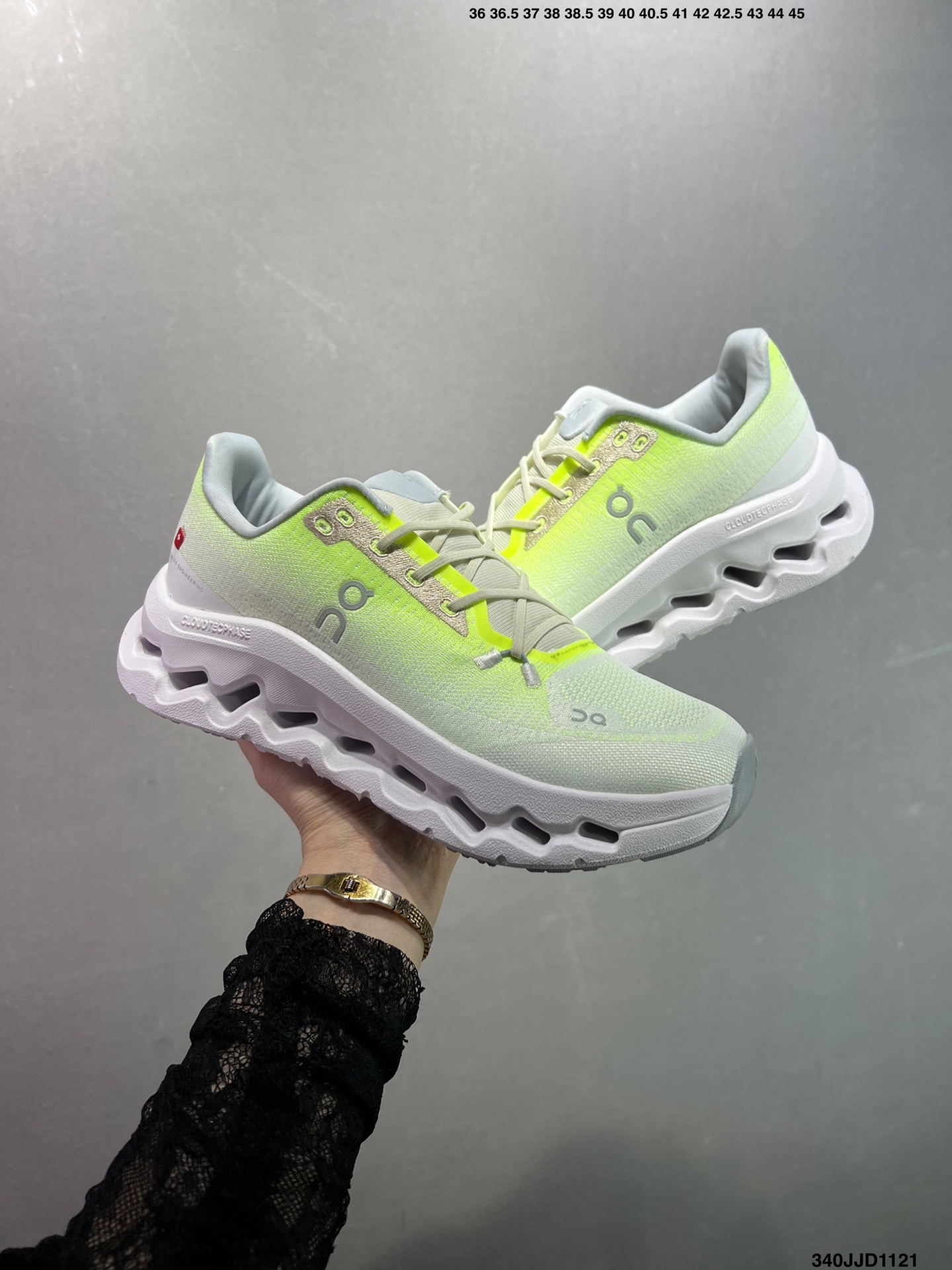 🈴️💰110
✅On昂跑 Cloudtilt
户外街头机能风跑步鞋
Cloud Hi Edge户外机能融合街头潮流
越界开启全新都市探索
CloudTec®专利科技鞋底搭载耐温耐用革新中底泡棉 同时以摇椅圆弧的机能感轮廓
带来流畅平稳的迈步 轻量透气的工程网格结合环保人造麂皮 衬托出活力醒目的视觉效果 饰有品牌Logo的TPU鞋带扣 让系带方式别具一格
是日常穿搭、旅行和城市探索的理想之选
货号: 3WE10053286
尺码: 36 36.5 37.5 38 38.5 39 40 如图 ID:340JJD1121