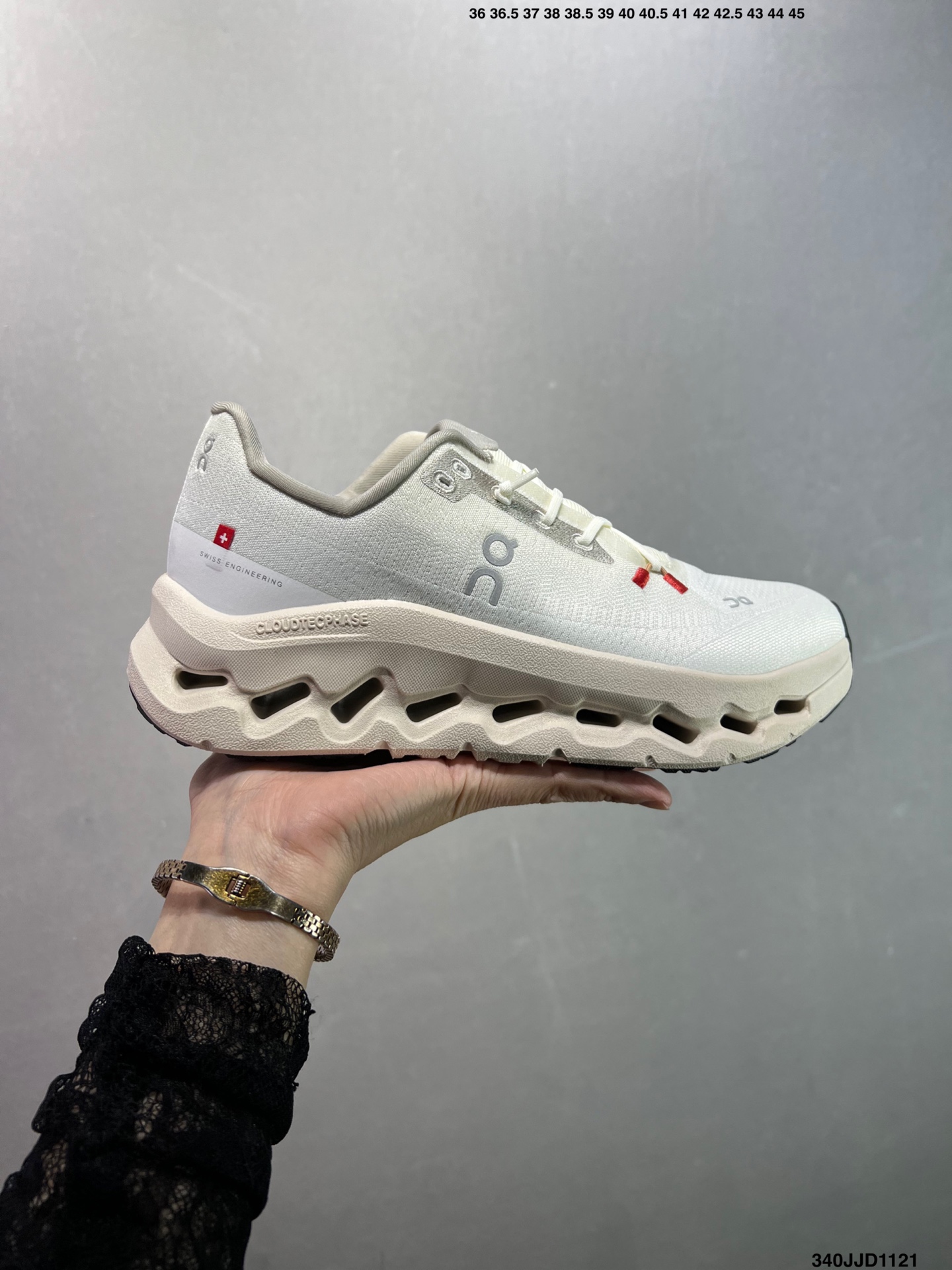 💰110
✅On昂跑 Cloudtilt
户外街头机能风跑步鞋
Cloud Hi Edge户外机能融合街头潮流
越界开启全新都市探索
CloudTec®专利科技鞋底搭载耐温耐用革新中底泡棉 同时以摇椅圆弧的机能感轮廓
带来流畅平稳的迈步 轻量透气的工程网格结合环保人造麂皮 衬托出活力醒目的视觉效果 饰有品牌Logo的TPU鞋带扣 让系带方式别具一格
是日常穿搭、旅行和城市探索的理想之选
货号: 3WE10053286
尺码: 36 36.5 37.5 38 38.5 39 40 如图 ID:340JJD1121