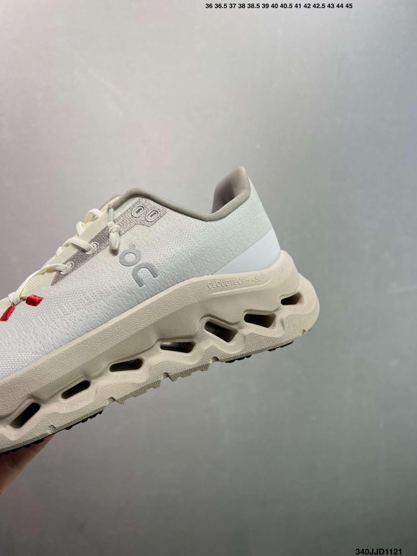 💰110
✅On昂跑 Cloudtilt
户外街头机能风跑步鞋
Cloud Hi Edge户外机能融合街头潮流
越界开启全新都市探索
CloudTec®专利科技鞋底搭载耐温耐用革新中底泡棉 同时以摇椅圆弧的机能感轮廓
带来流畅平稳的迈步 轻量透气的工程网格结合环保人造麂皮 衬托出活力醒目的视觉效果 饰有品牌Logo的TPU鞋带扣 让系带方式别具一格
是日常穿搭、旅行和城市探索的理想之选
货号: 3WE10053286
尺码: 36 36.5 37.5 38 38.5 39 40 如图 ID:340JJD1121