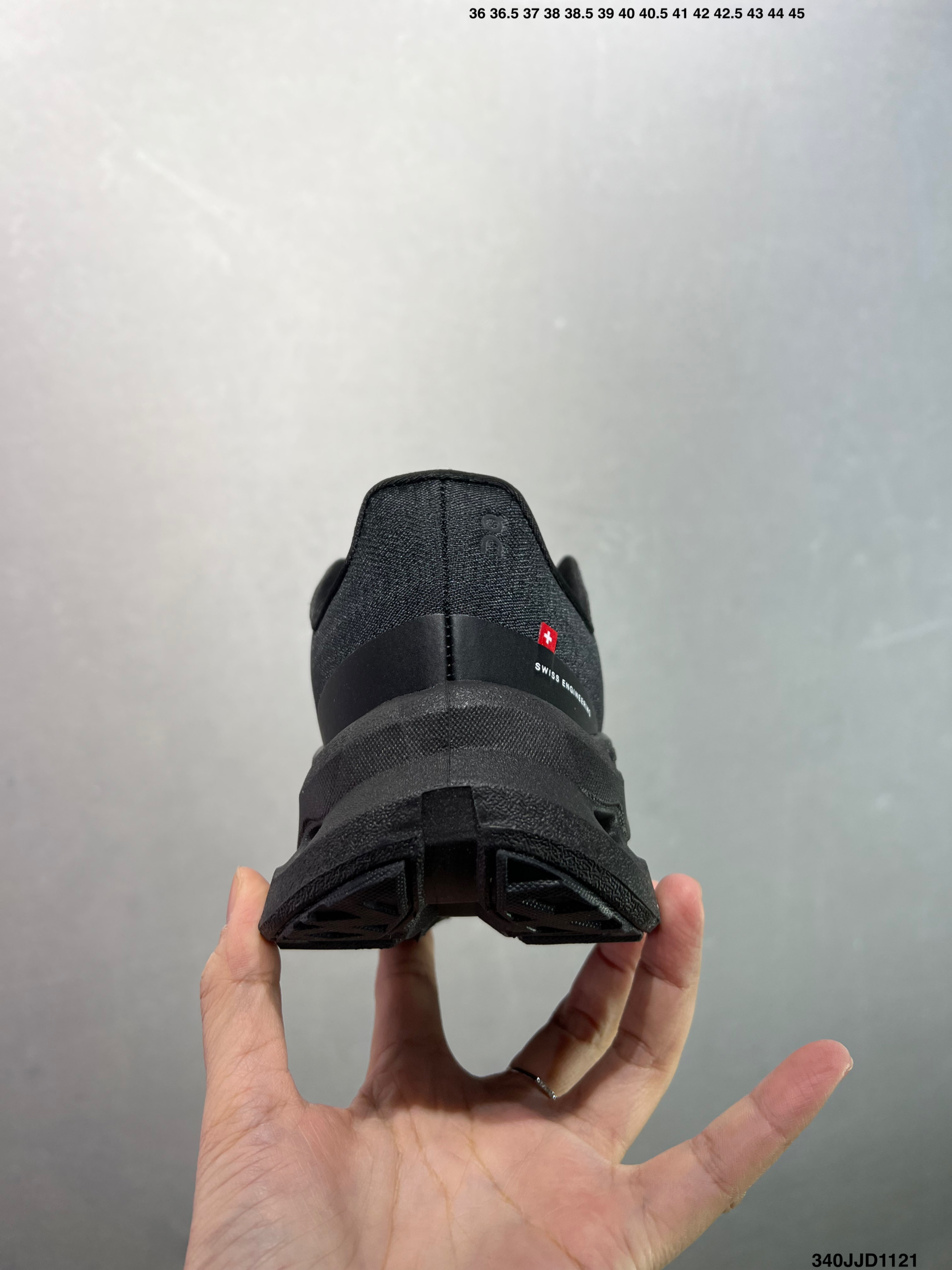 💰110
✅On昂跑 Cloudtilt
户外街头机能风跑步鞋
Cloud Hi Edge户外机能融合街头潮流
越界开启全新都市探索
CloudTec®专利科技鞋底搭载耐温耐用革新中底泡棉 同时以摇椅圆弧的机能感轮廓
带来流畅平稳的迈步 轻量透气的工程网格结合环保人造麂皮 衬托出活力醒目的视觉效果 饰有品牌Logo的TPU鞋带扣 让系带方式别具一格
是日常穿搭、旅行和城市探索的理想之选
货号: 3WE10053286
尺码: 36 36.5 37.5 38 38.5 39 40 如图 ID:340JJD1121