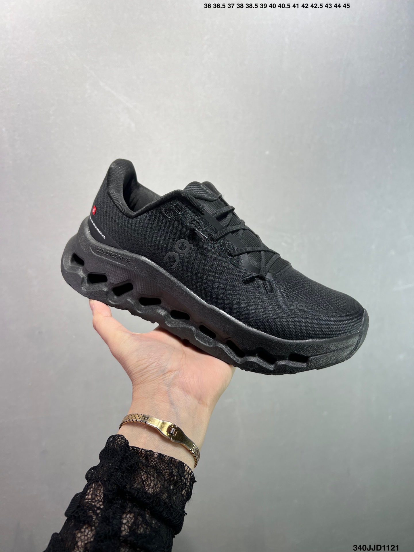 💰110
✅On昂跑 Cloudtilt
户外街头机能风跑步鞋
Cloud Hi Edge户外机能融合街头潮流
越界开启全新都市探索
CloudTec®专利科技鞋底搭载耐温耐用革新中底泡棉 同时以摇椅圆弧的机能感轮廓
带来流畅平稳的迈步 轻量透气的工程网格结合环保人造麂皮 衬托出活力醒目的视觉效果 饰有品牌Logo的TPU鞋带扣 让系带方式别具一格
是日常穿搭、旅行和城市探索的理想之选
货号: 3WE10053286
尺码: 36 36.5 37.5 38 38.5 39 40 如图 ID:340JJD1121