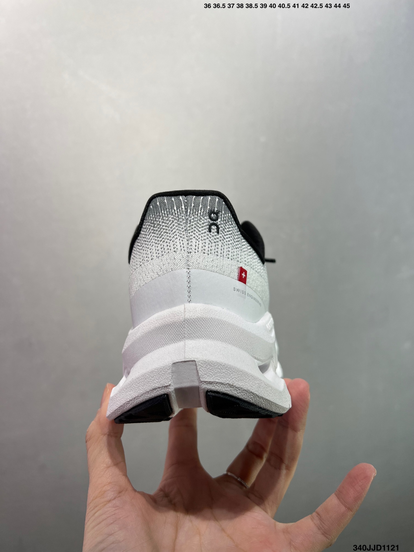 💰110
✅On昂跑 Cloudtilt
户外街头机能风跑步鞋
Cloud Hi Edge户外机能融合街头潮流
越界开启全新都市探索
CloudTec®专利科技鞋底搭载耐温耐用革新中底泡棉 同时以摇椅圆弧的机能感轮廓
带来流畅平稳的迈步 轻量透气的工程网格结合环保人造麂皮 衬托出活力醒目的视觉效果 饰有品牌Logo的TPU鞋带扣 让系带方式别具一格
是日常穿搭、旅行和城市探索的理想之选
货号: 3WE10053286
尺码: 36 36.5 37.5 38 38.5 39 40 如图 ID:340JJD1121