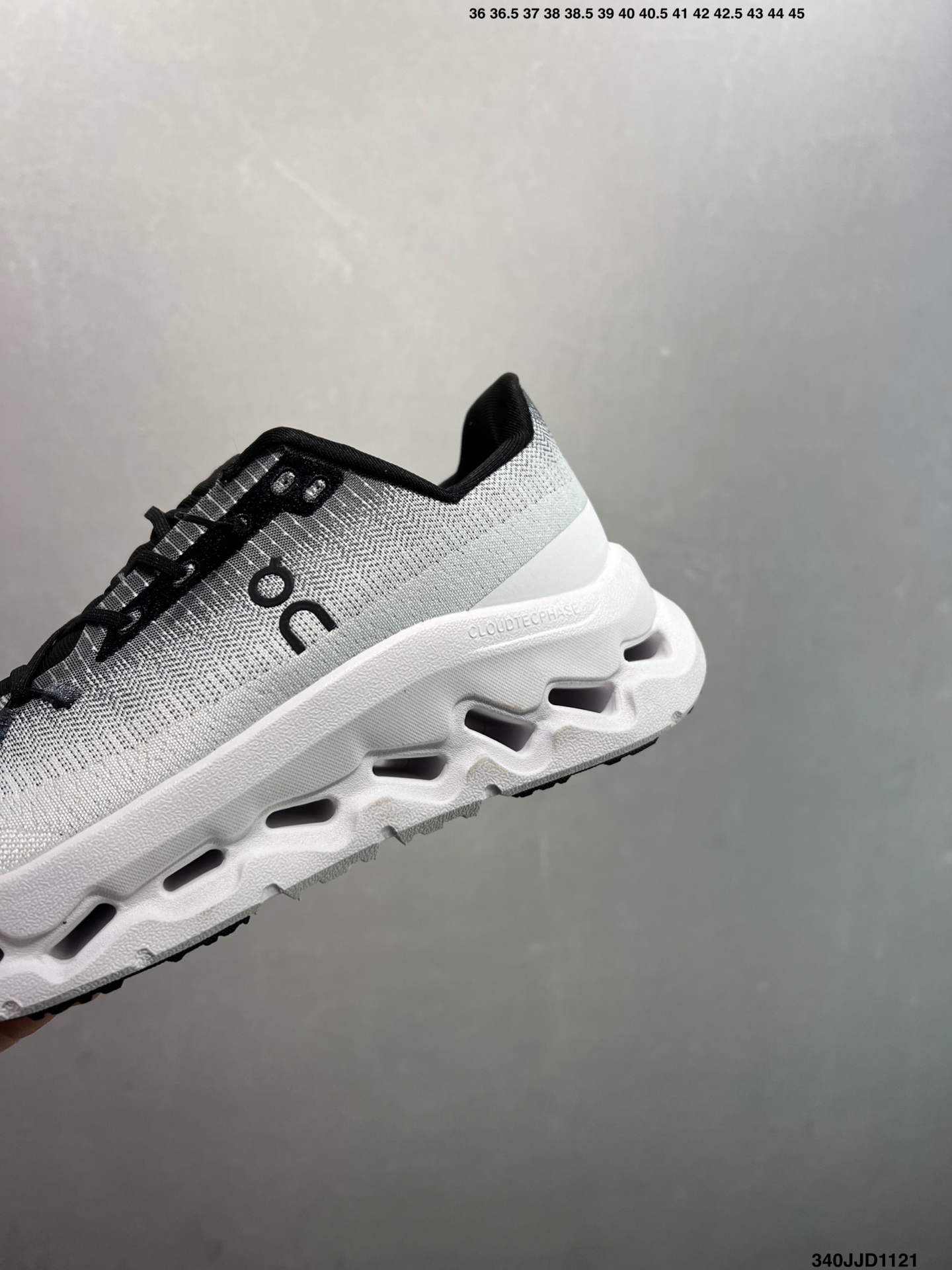 💰110
✅On昂跑 Cloudtilt
户外街头机能风跑步鞋
Cloud Hi Edge户外机能融合街头潮流
越界开启全新都市探索
CloudTec®专利科技鞋底搭载耐温耐用革新中底泡棉 同时以摇椅圆弧的机能感轮廓
带来流畅平稳的迈步 轻量透气的工程网格结合环保人造麂皮 衬托出活力醒目的视觉效果 饰有品牌Logo的TPU鞋带扣 让系带方式别具一格
是日常穿搭、旅行和城市探索的理想之选
货号: 3WE10053286
尺码: 36 36.5 37.5 38 38.5 39 40 如图 ID:340JJD1121