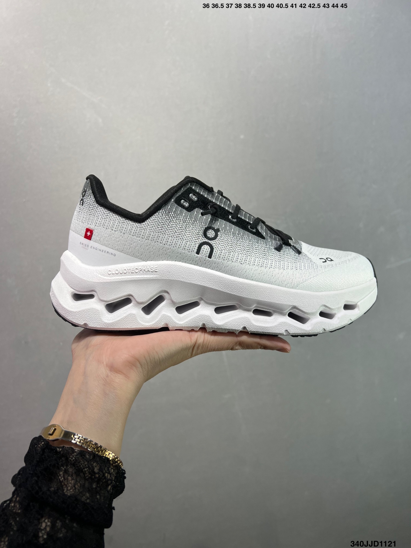 💰110
✅On昂跑 Cloudtilt
户外街头机能风跑步鞋
Cloud Hi Edge户外机能融合街头潮流
越界开启全新都市探索
CloudTec®专利科技鞋底搭载耐温耐用革新中底泡棉 同时以摇椅圆弧的机能感轮廓
带来流畅平稳的迈步 轻量透气的工程网格结合环保人造麂皮 衬托出活力醒目的视觉效果 饰有品牌Logo的TPU鞋带扣 让系带方式别具一格
是日常穿搭、旅行和城市探索的理想之选
货号: 3WE10053286
尺码: 36 36.5 37.5 38 38.5 39 40 如图 ID:340JJD1121