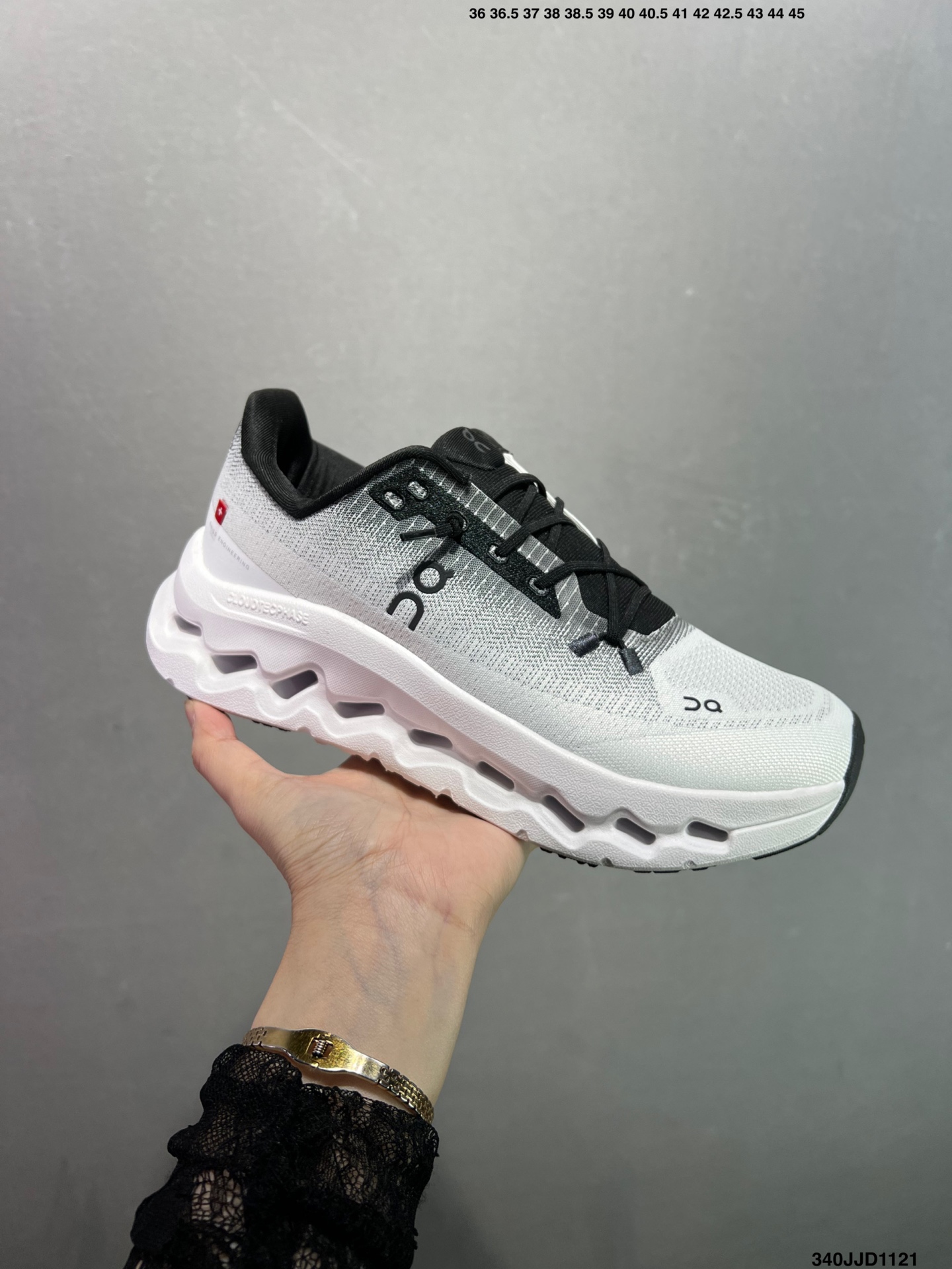 💰110
✅On昂跑 Cloudtilt
户外街头机能风跑步鞋
Cloud Hi Edge户外机能融合街头潮流
越界开启全新都市探索
CloudTec®专利科技鞋底搭载耐温耐用革新中底泡棉 同时以摇椅圆弧的机能感轮廓
带来流畅平稳的迈步 轻量透气的工程网格结合环保人造麂皮 衬托出活力醒目的视觉效果 饰有品牌Logo的TPU鞋带扣 让系带方式别具一格
是日常穿搭、旅行和城市探索的理想之选
货号: 3WE10053286
尺码: 36 36.5 37.5 38 38.5 39 40 如图 ID:340JJD1121