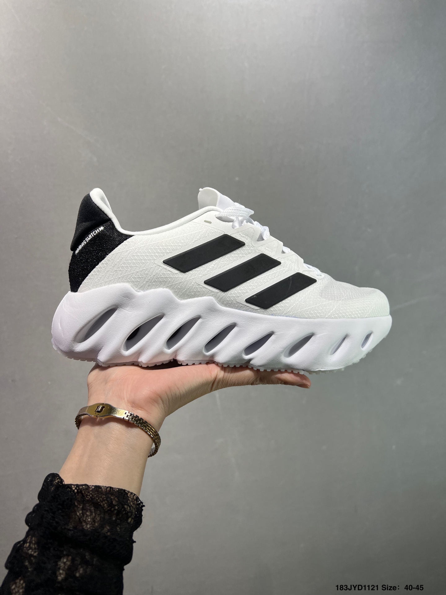 💰150
公司级✅全新贾卡网织高频鞋面材质#全掌Boost爆米花超轻新科技中底组合耐磨橡胶大底#两侧TPU支架稳固支撑❗️阿迪达斯Adidas Alphabounce Switch FWD M 阿尔法突变系列低帮爆米花轻量缓震休闲运动慢跑鞋“网织白橘粉”CG4769
尺码： 36 36⅔ 37⅓ 38 38⅔ 39⅓ 40如图
条码编码：183JYD1121