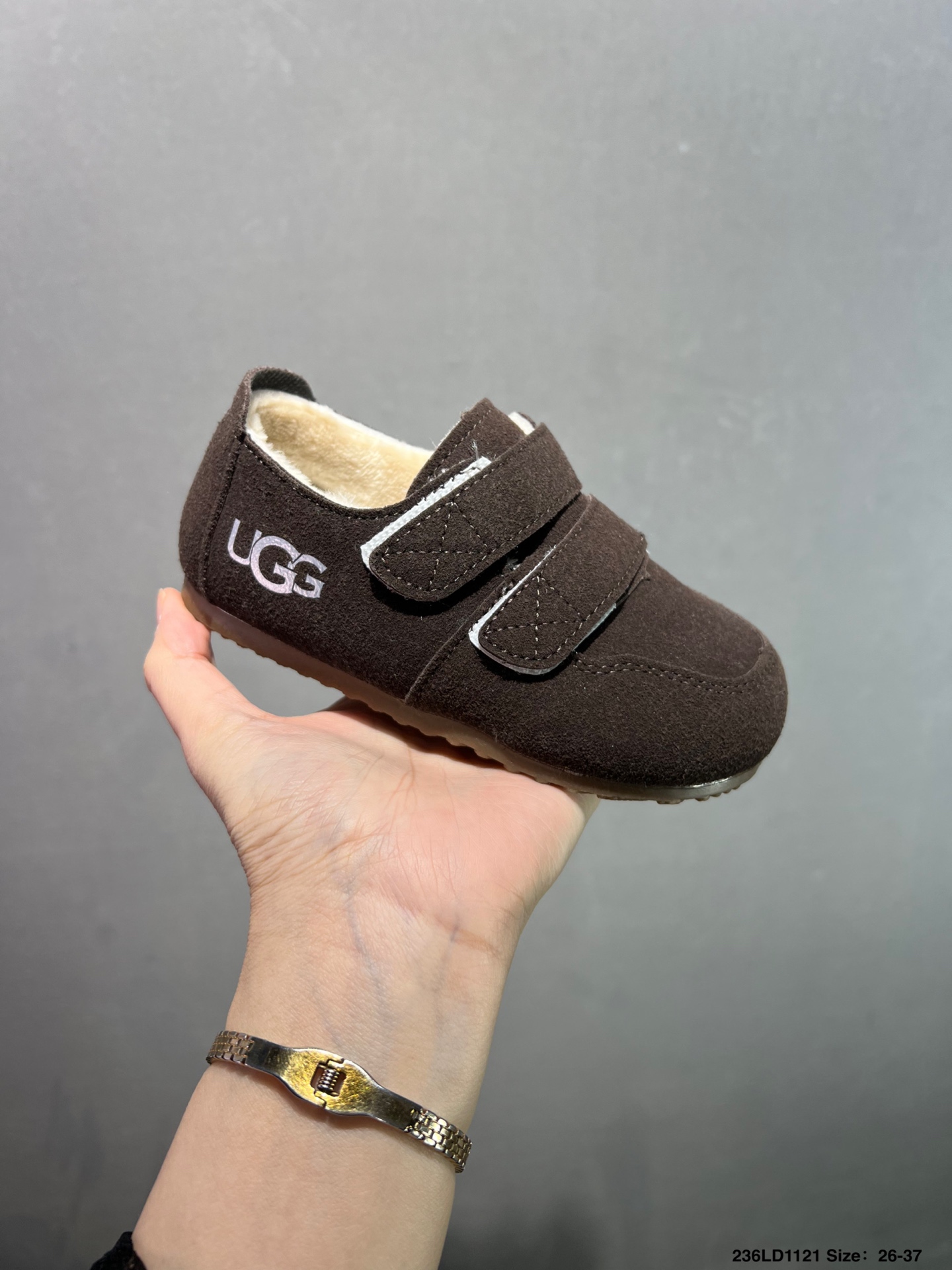 NO:601973,UGG beanie shoes with fur, SIZE26-37, classic UGG series, thickened velvet lining, warm in winter, exquisite buckles, full of texture., snow boots, boots,19860909UGG豆豆鞋 皮毛一体 SIZE26-37码 经典UGG系列 内里加绒加厚,暖暖过冬 精致卡扣,质感满满.,雪地靴,boots,,Children's