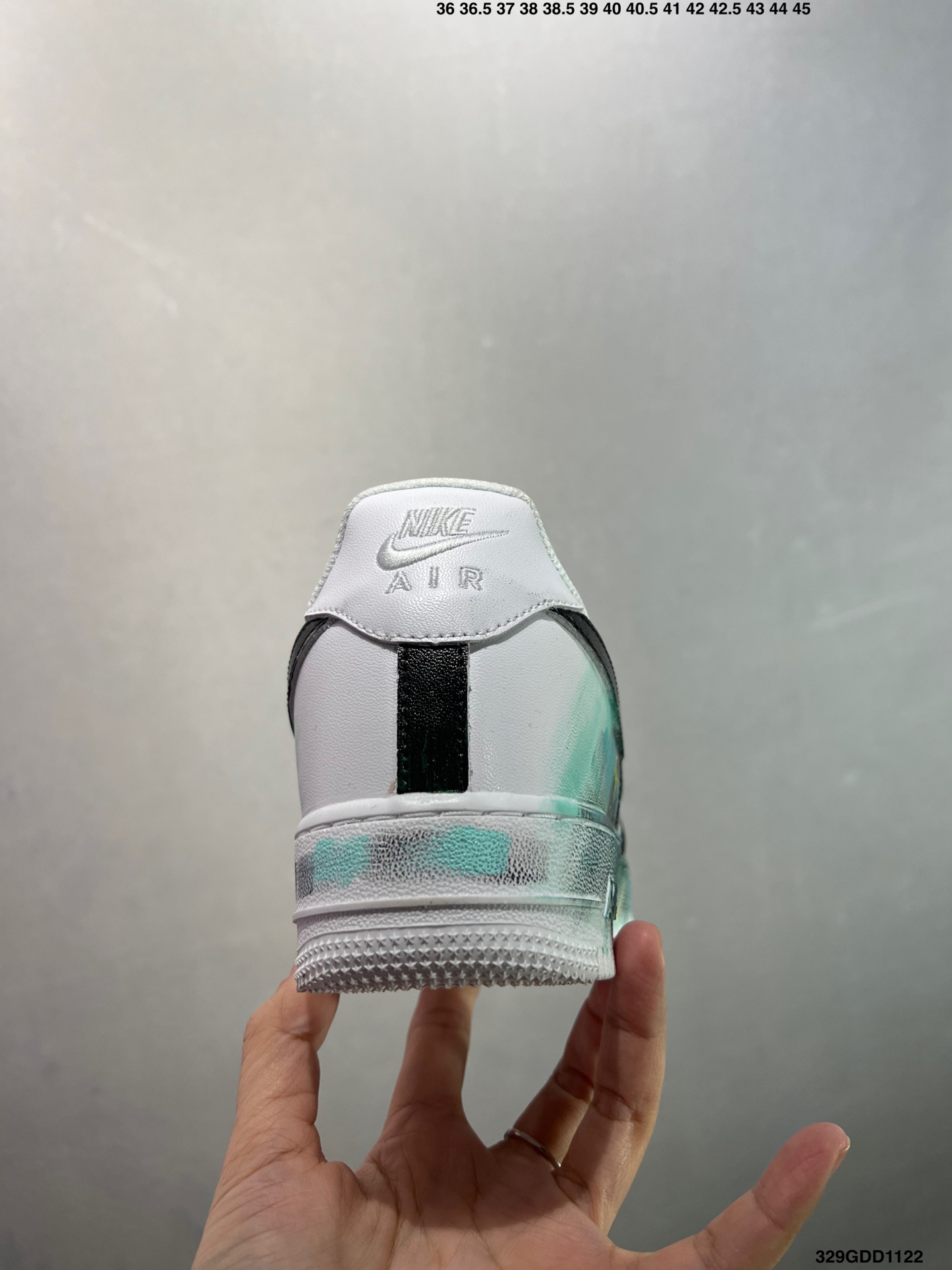 💰200
公司级✅ NIke Air Force 1 ‘07 空军一号休闲板鞋 进口牛筋布 原楦头原纸板 纯正空军版型 定制鞋盒 全掌内置全掌气垫 原厂中底钢印 拉帮完美  货号：315122-661 SIZE：36 36.5 37.5 38 38.5 39 40 40.5 41 42 42.5 43 44 44.5 45 ID：329GDD1122