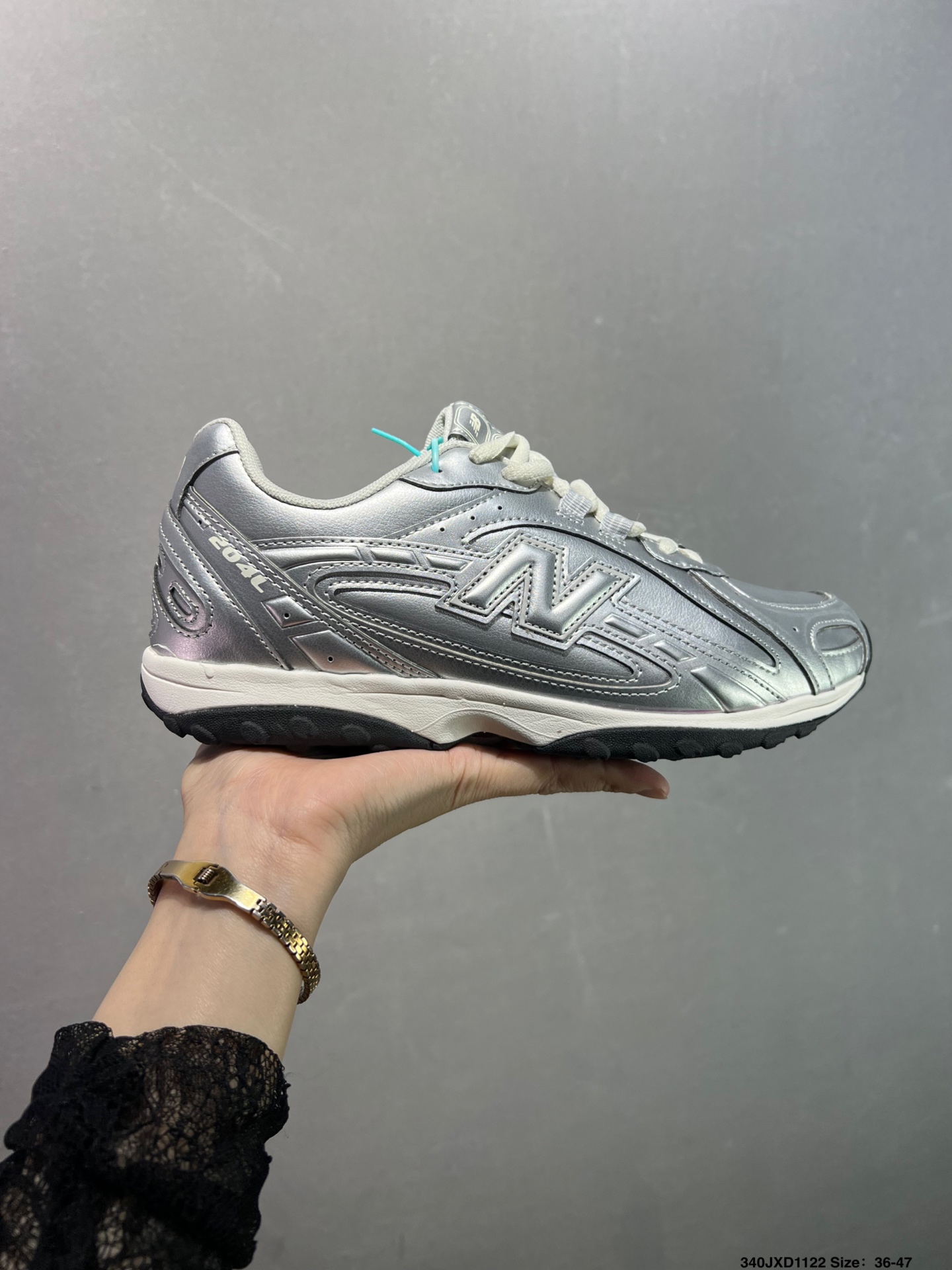 💰140
公司级✅New Balance 204L 薄底鞋 薄底皮质鞋带德训miu系 减震耐磨包裹性支撑轻便 低帮 生活休闲鞋 
轻盈脚感质感兼具
鞋身搭载EVA科技中底,适用多元穿搭场合为户外出行提供舒适长远的穿搭体验
货号：U204LSWB
尺码：36 37 37.5 38 38.5 39 40 40.5 41 42 42.5 43 44 45
ID：340JXD1122