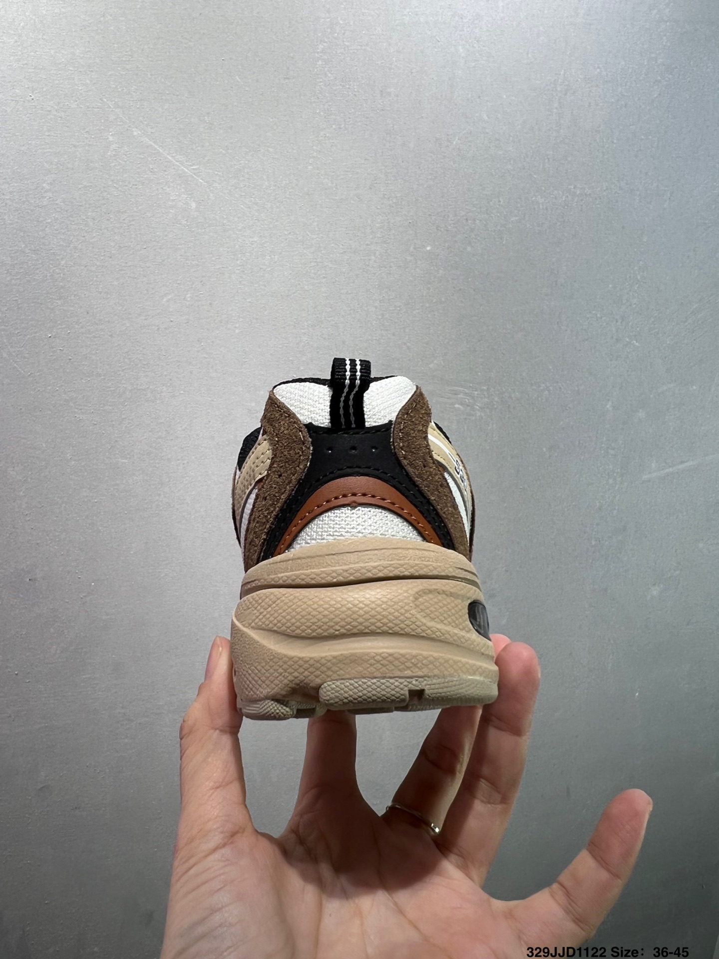 💰110
✅新百伦 NB530 New Balance 530 复跑古鞋NB530这鞋双确实是NB家经复典古款式之一，以全科新技诠释，成打功造530鞋款。鞋面保在持530基本线条和片层构结的同时，采更用
为简洁、流畅设的计语言 
货号：MR530VS
Size ：36 37 37.5 38 38.5 39.5 40 40.5 41.5 42 42.5 43 44 45
编码：329JJD1122