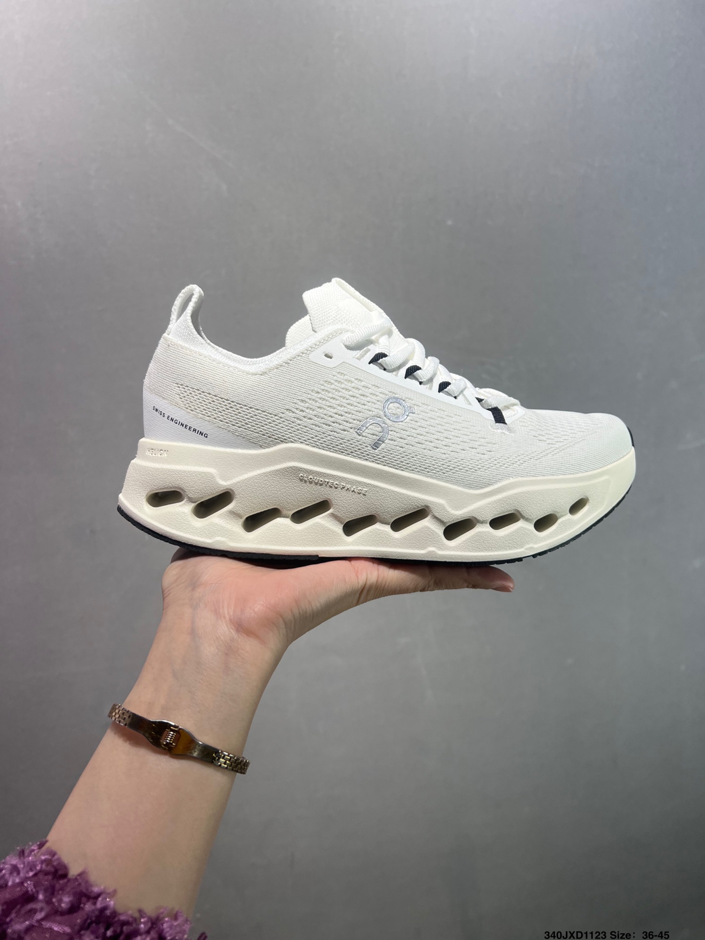 💰140
公司级✅On昂跑 Cloudsurfer Max 舒适柔软透气跑步鞋
轻量运动休闲鞋
轻量透气的工程网格结合环保人造麂皮 衬托出活力醒目的视觉效果 饰有品牌Logo的TPU鞋带扣 让系带方式别具一格
是日常穿搭旅行和城市探索的理想之选
货号:3WF30221211
尺码:36 36.5 37.5 38 38.5 39 40 40.5 41 42 42.5 43 44 45 ID:340JXD1123