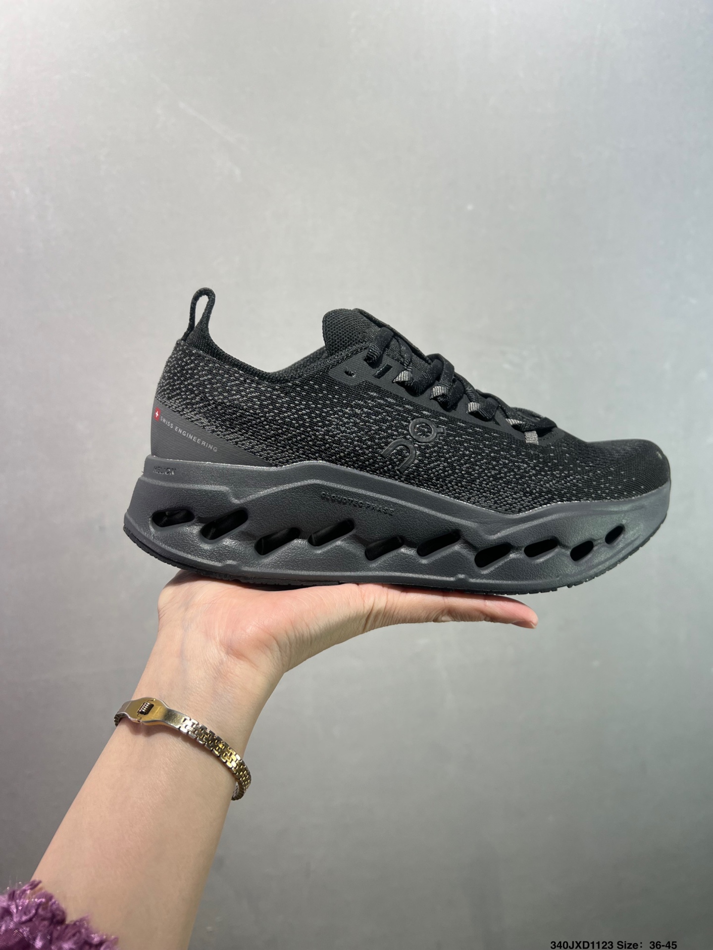 💰140
公司级✅On昂跑 Cloudsurfer Max 舒适柔软透气跑步鞋
轻量运动休闲鞋
轻量透气的工程网格结合环保人造麂皮 衬托出活力醒目的视觉效果 饰有品牌Logo的TPU鞋带扣 让系带方式别具一格
是日常穿搭旅行和城市探索的理想之选
货号:3WF30221211
尺码:36 36.5 37.5 38 38.5 39 40 40.5 41 42 42.5 43 44 45 ID:340JXD1123