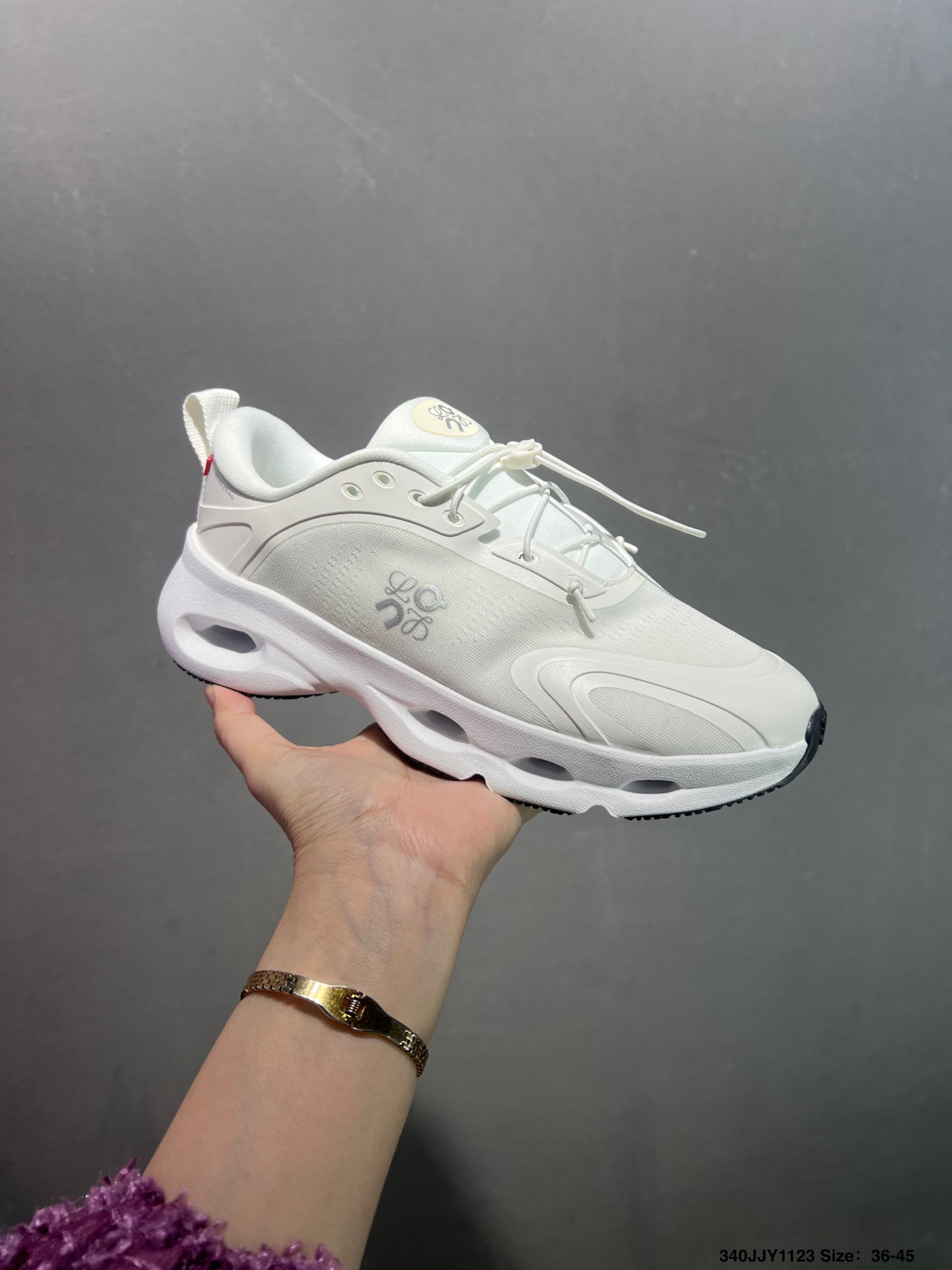 🈴️💰115
✅LOEWE x On罗意威昂跑联名Cloudsolo舒适贴合跑步鞋 男女款 浅蓝色 市售最高品质出货 全系列配色均原鞋购入开发打造 全新独立私模 高端零售 外贸平台充正品质 独家定制全套包装 内含防尘袋一个
货号: 3WF30601748
尺码: 36-45 ID:271JJY1123