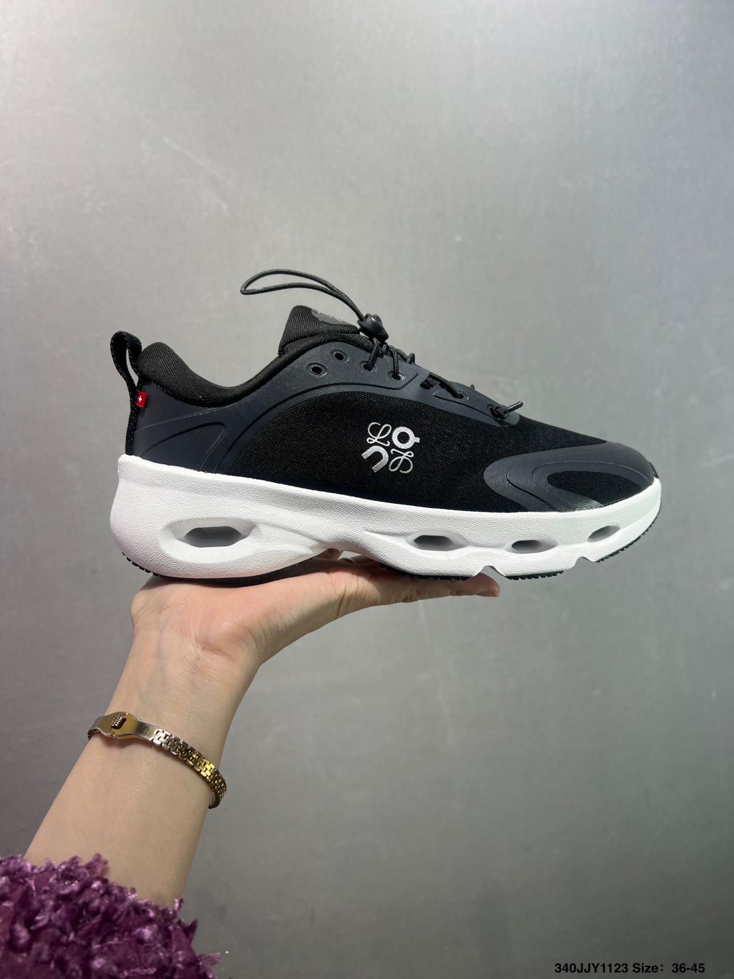 💰115
✅LOEWE x On罗意威昂跑联名Cloudsolo舒适贴合跑步鞋 男女款 浅蓝色 市售最高品质出货 全系列配色均原鞋购入开发打造 全新独立私模 高端零售 外贸平台充正品质 独家定制全套包装 内含防尘袋一个
货号: 3WF30601748
尺码: 36-45 ID:271JJY1123