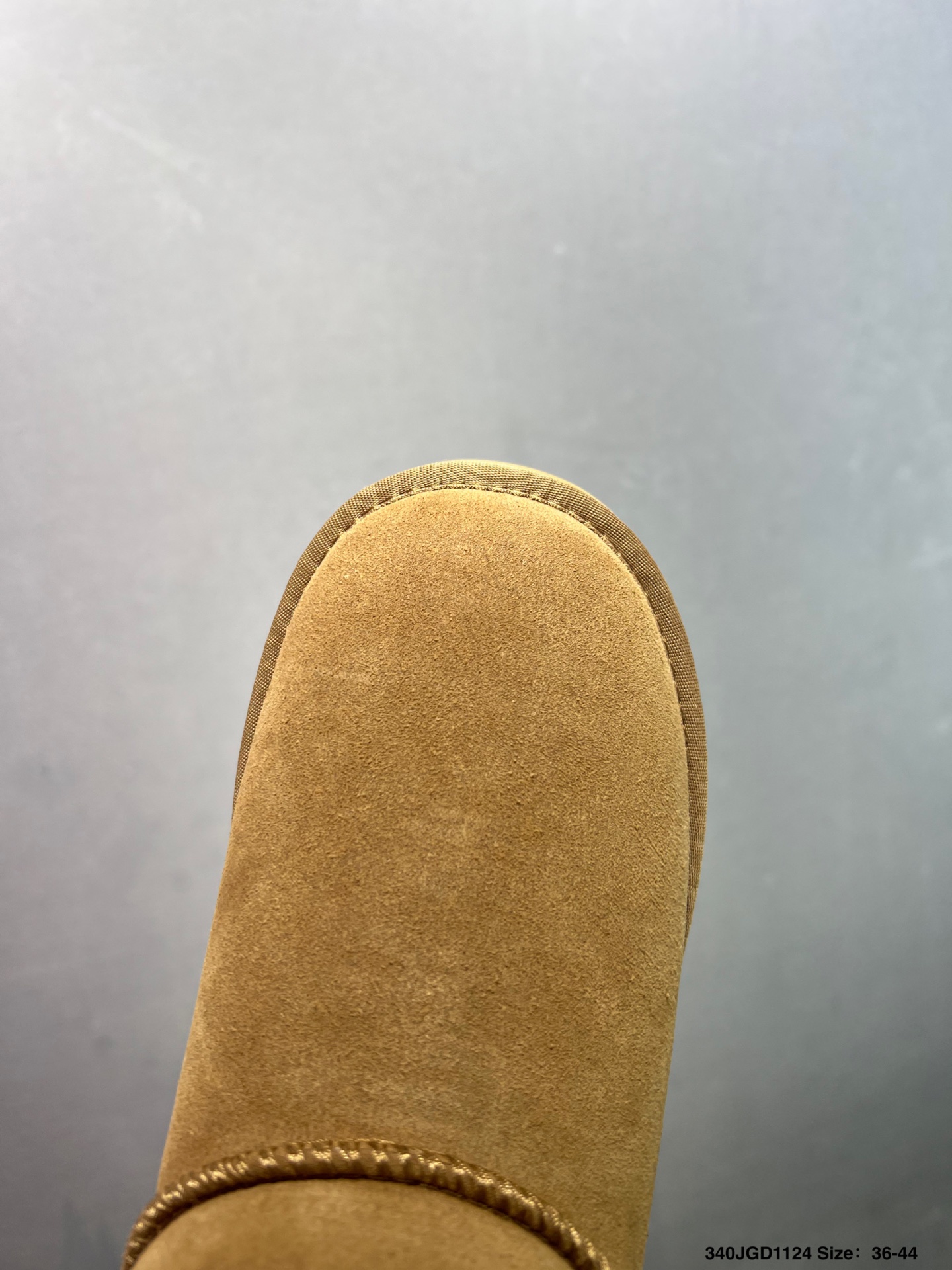 💰120
✅UGG Classic Ultra Mini 周冬雨 王一博同款 薄底短款雪地靴 小红书爆款
羊毛一体迷你短靴 优选翻毛皮鞋面 手感细腻 羊毛内里 舒适亲肤 茸暖舒适 让你无惧寒冷天气 耐磨一体式泡棉鞋套 EVA软弹厚底增高大底 代购级别 冬日必备雪地靴单品
官方货号:1116109GJ
尺码:35 36 37 38 39 40 如图
ID:340JGD1124