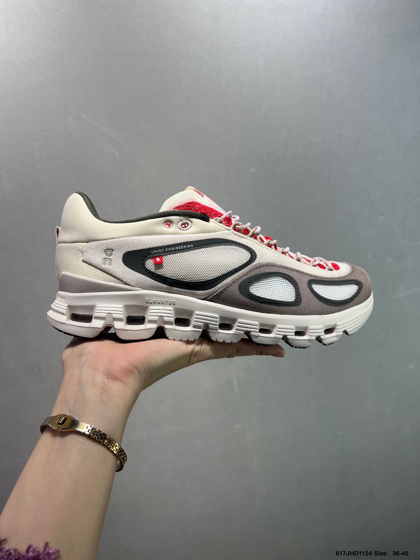 💰130
✅On昂跑 Cloud X FKA 户外街头机能风跑步鞋 货号:3WF10700603 尺码: 36-45(半) ID:617JHD1124