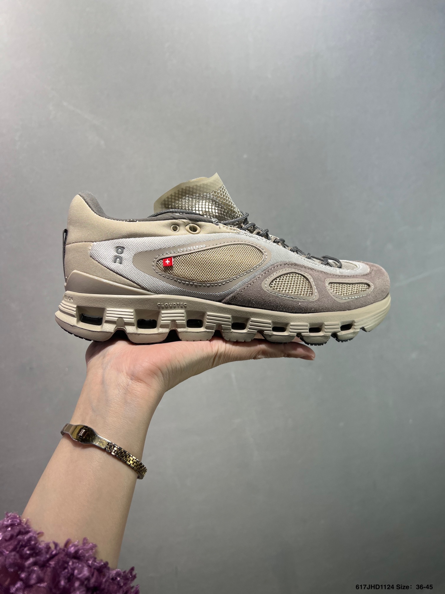 💰130
✅On昂跑 Cloud X FKA 户外街头机能风跑步鞋 货号:3WF10700603 尺码: 36-45(半) ID:617JHD1124