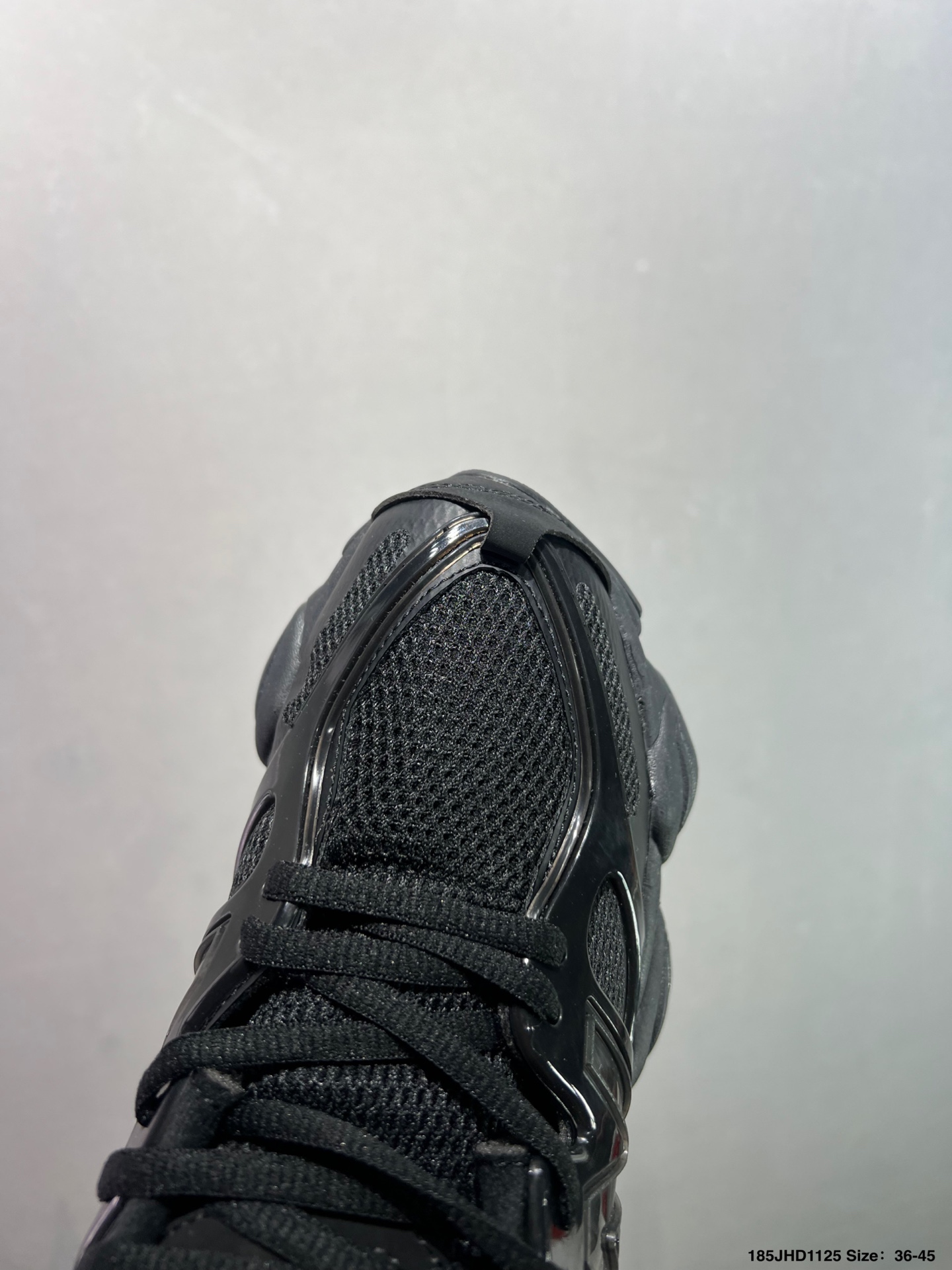 💰130
✅Joe Freshgoods x New Balance NB9060 联名款
复古休闲运动慢跑鞋
鞋款灵感源自设计师本人对夏日的怀日回忆。鞋面大身由空间双格及磨砂鞋面拼接而生,配以柔和、夏日氛围拉满#采用大面积网眼以及麂皮材质覆盖鞋身,还原经典气质。搭载ABZORB避震科技,由泡沫聚酯制成,上脚可以有效减少由鞋底反弹对身体及双腿的冲击力
货号 U9060BCG
Size 36 37 37.5 38 38.5 39 40 40.5 41 42 42.5 43 44 45 如图
ID:185JHD1125