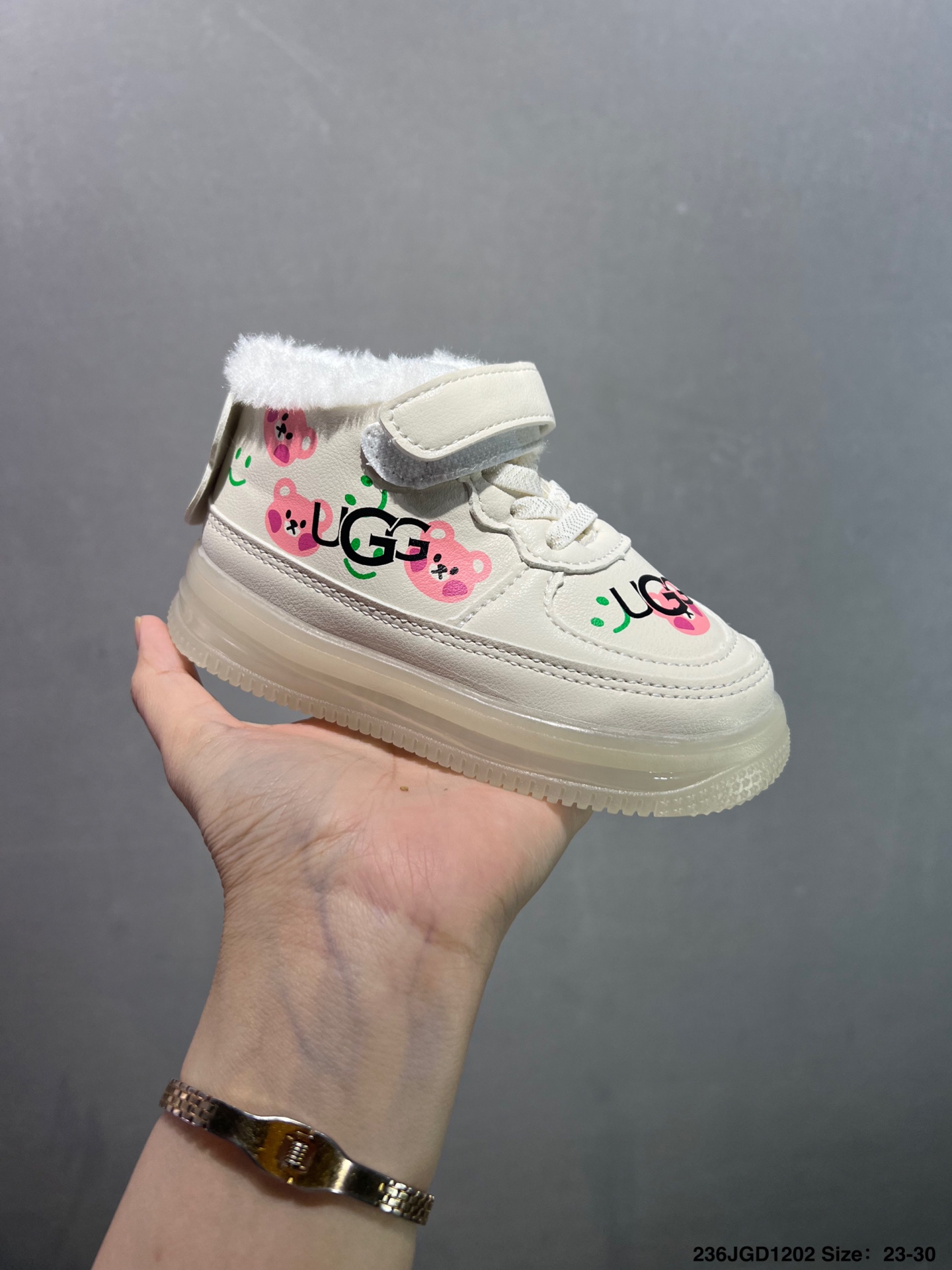 NO:617306,9 lives!  I finally found a pair of sneakers that are both comfortable and warm. They are super cool in real life. They are versatile in size 23-30. It is really difficult to choose a pair of comfortable and warm winter shoes for my baby. A few days ago, I finally found a pair on the Internet that I want. They are warm, fashionable, trendy, good-looking, and easy to wear. Yes, they are this pair of UGG children's velvet light shoes, snow boots, boots, sneakers,198609099命！好穿又保暖的运动鞋终于被我挖到了~实物超级无敌酷 百搭款23-30 要给娃选双好穿又保暖的冬天鞋子真的太难了 前几天终于在网上找到一双我想要的 保暖时尚潮流又好看 好穿 没错就是这双UGG儿童绒绒灯光鞋,雪地靴,boots,sneakers,,Children's