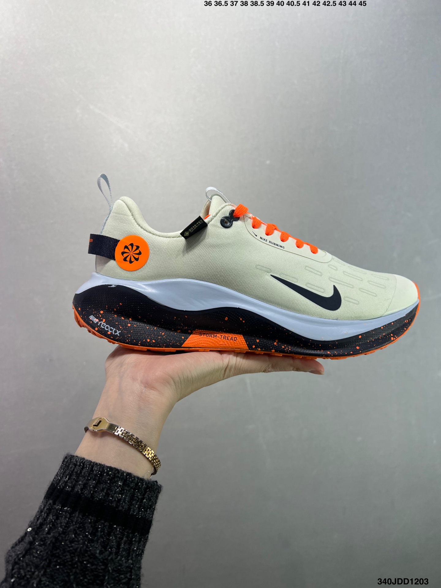 💰100
✅Nike React Infinity Rn 4 GTX 耐克 马拉松机能风格运动鞋 
实拍首发#鞋款搭载柔软泡绵 在运动中为你塑就缓震脚感 设计灵感源自日常跑步者 提供稳固支撑力和非凡抓地力 缔造舒适非凡的迈步体验
官方货号:HQ0265-400
尺码:36 36.5 37.5 38 38.5 39 40 40.5 41 42 42.5 43 44 45  ID：340JDD1203