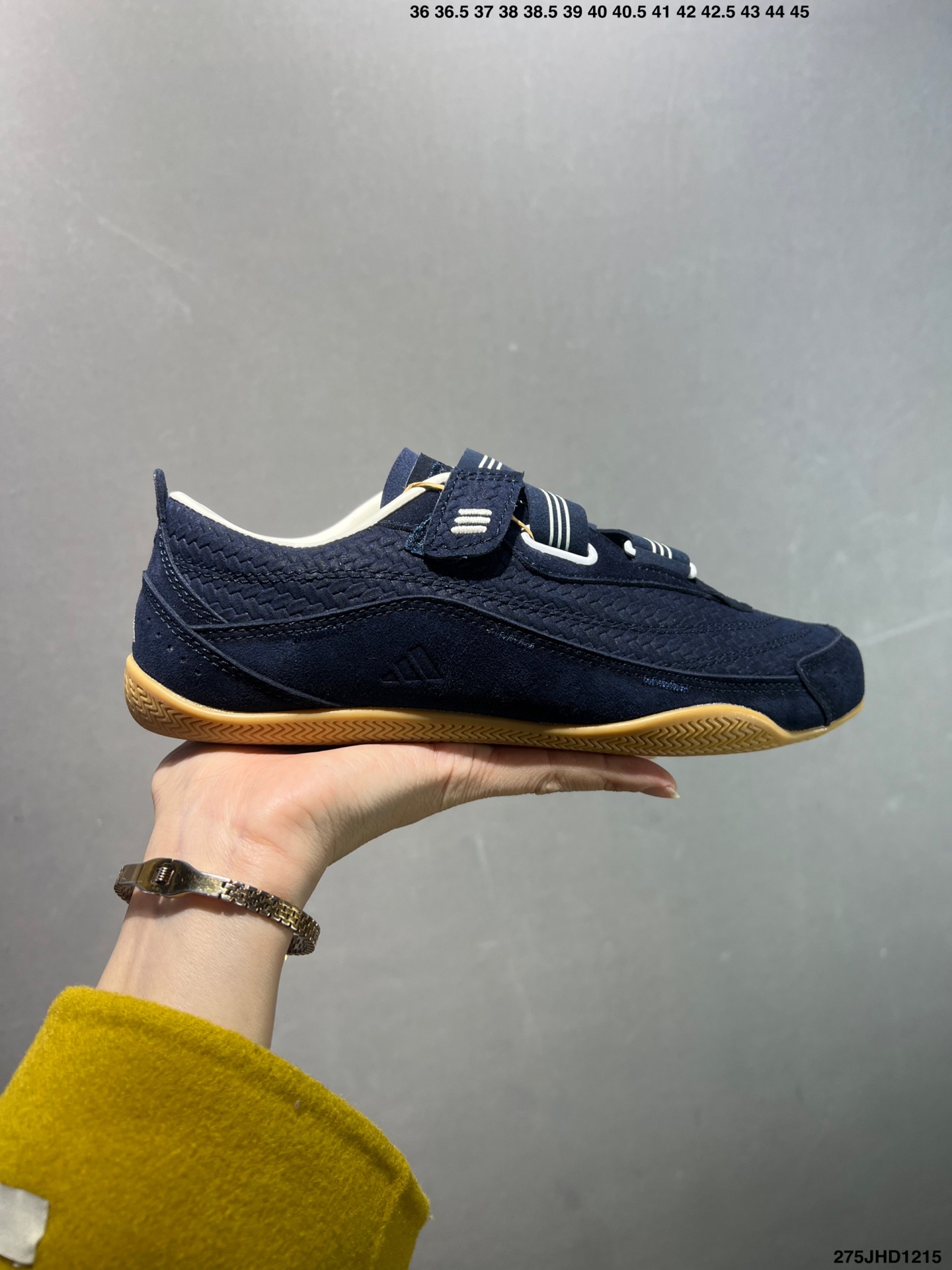 adidas FOS URBAN REVERIE 舒适时尚 阿迪fos芭蕾鞋 设计感特别强 中底廓形设计 结合了两种缓震技术 绑带设计整体线条优美 显脚瘦 虽然底子有点薄 却异常舒适 官方货号: KJ4034 ID:275JHD1215