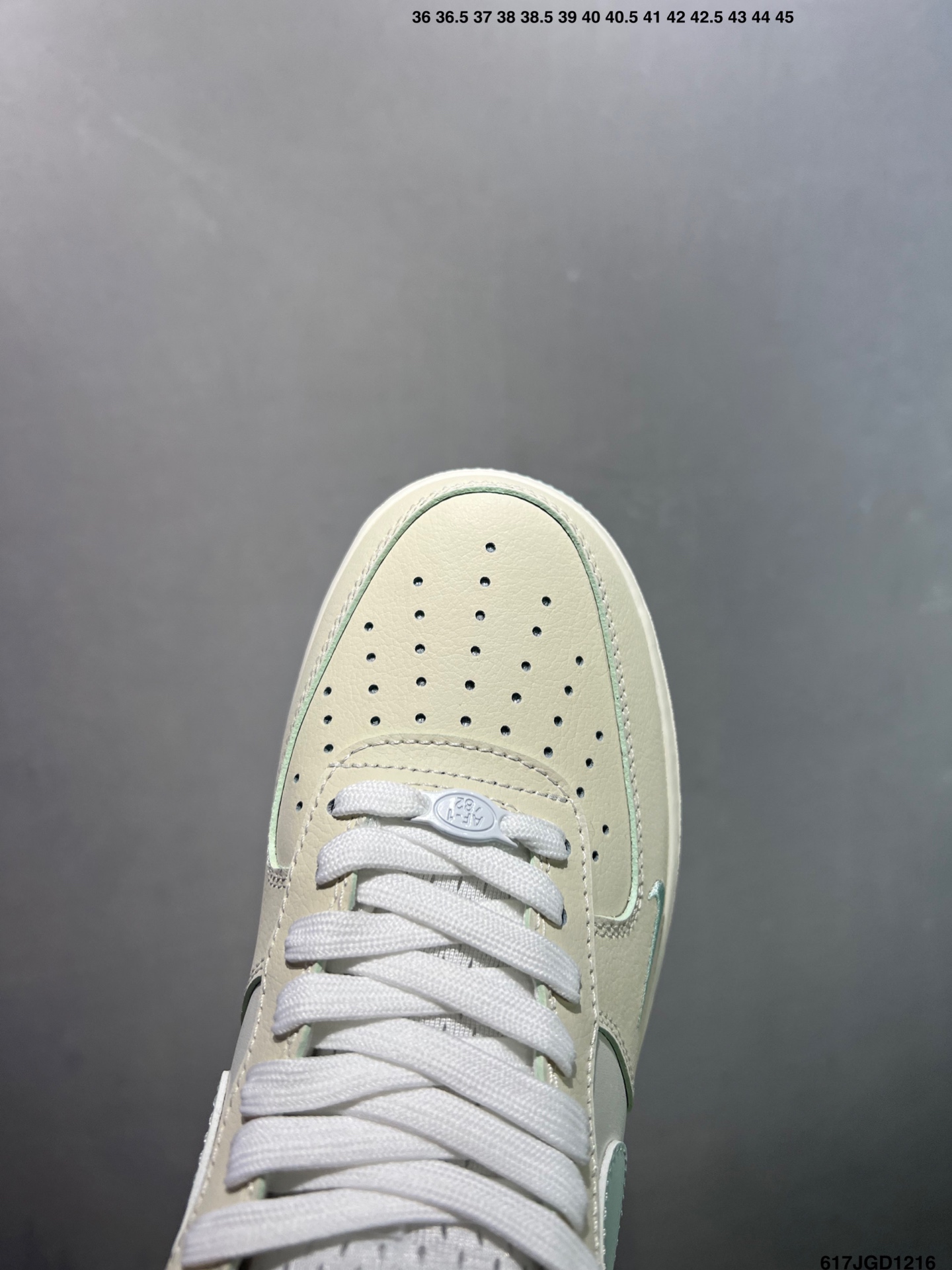 💰120
✅Nike Air Force 1 ‘07 Low 空军一号低帮休闲板鞋 原楦头原纸板 清洁度完美 全掌内置蜂窝气垫 中底钢印、拉帮完美
货号：FB1839-132
尺码：36 36.5 37.5 38 38.5 39 40 40.5 41 42 42.5 43 44 44.5 45 ID：617JGD1216