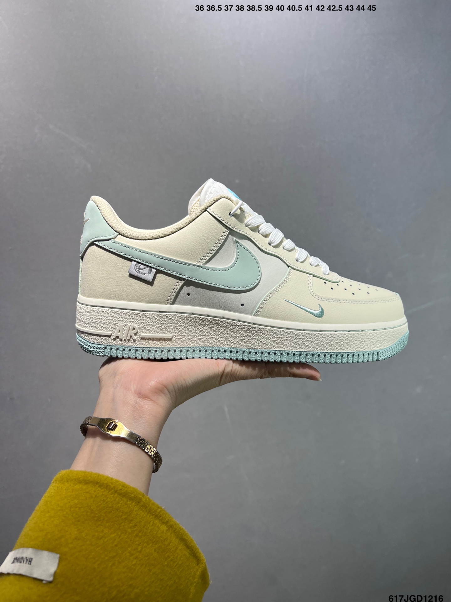 💰120
✅Nike Air Force 1 ‘07 Low 空军一号低帮休闲板鞋 原楦头原纸板 清洁度完美 全掌内置蜂窝气垫 中底钢印、拉帮完美
货号：FB1839-132
尺码：36 36.5 37.5 38 38.5 39 40 40.5 41 42 42.5 43 44 44.5 45 ID：617JGD1216