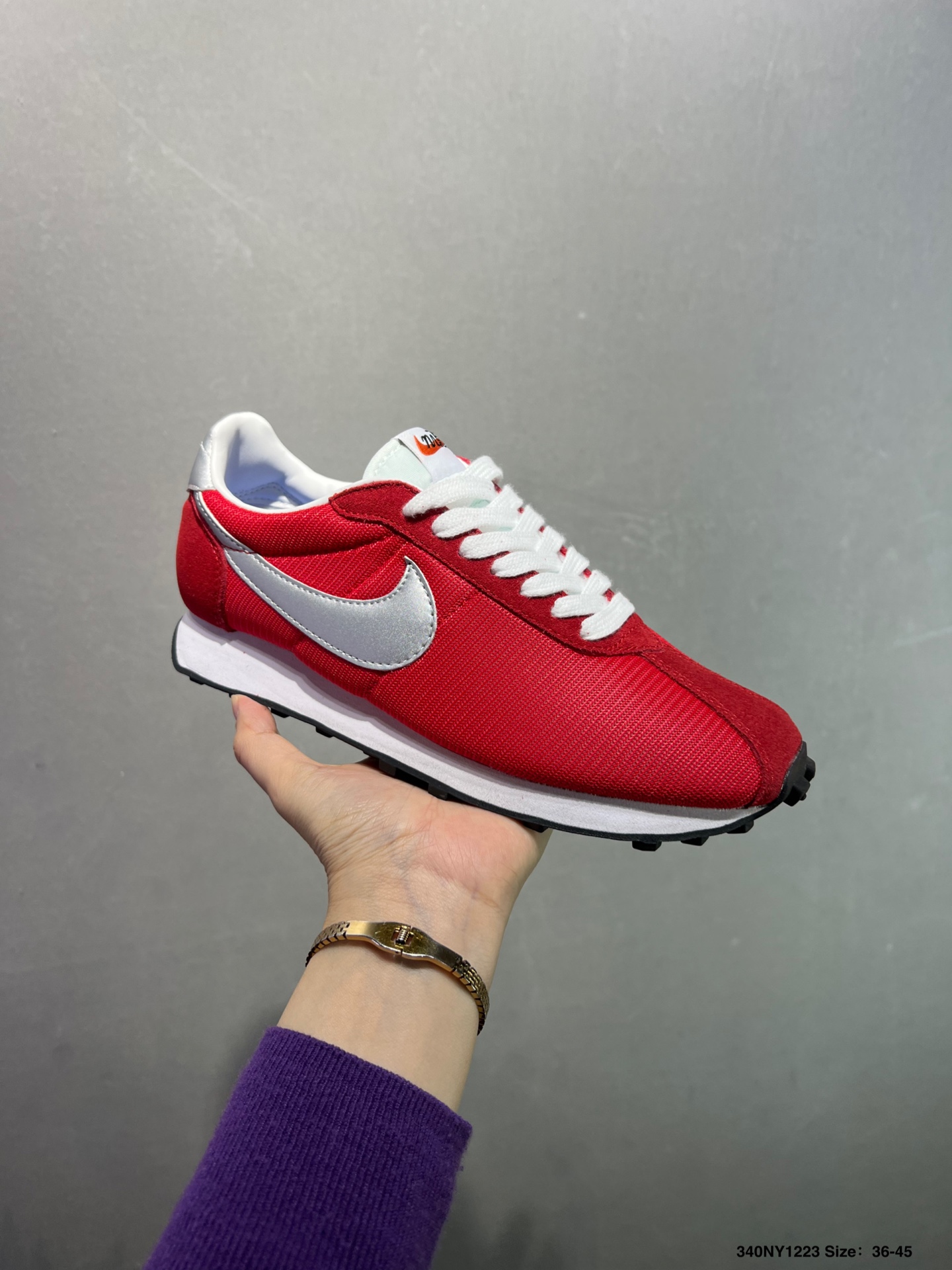 🈴️💰95
✅nike WLD-1000 休闲鞋阿甘鞋
在追求舒适与风格融合的鞋履之路上,WLD-1000休闲鞋以卓越之姿脱颖而出,成为现代生活中不可或缺的时尚伴侣。
从选材到制作工艺,WLD-1000休闲鞋都秉持着对品质的执着。鞋面采用高品质皮革,不仅触感柔软,更凭借出色的耐磨性,经受住日常的各种考验。细致的车缝线,均匀整齐,彰显匠心独运,每一处细节都展现着精湛工艺。
货号:HF3227 100
尺码:36 36.5 37.5 38 38.5 39 40 40.5 41 42 42.5 43 44 45 ID:340NY1223