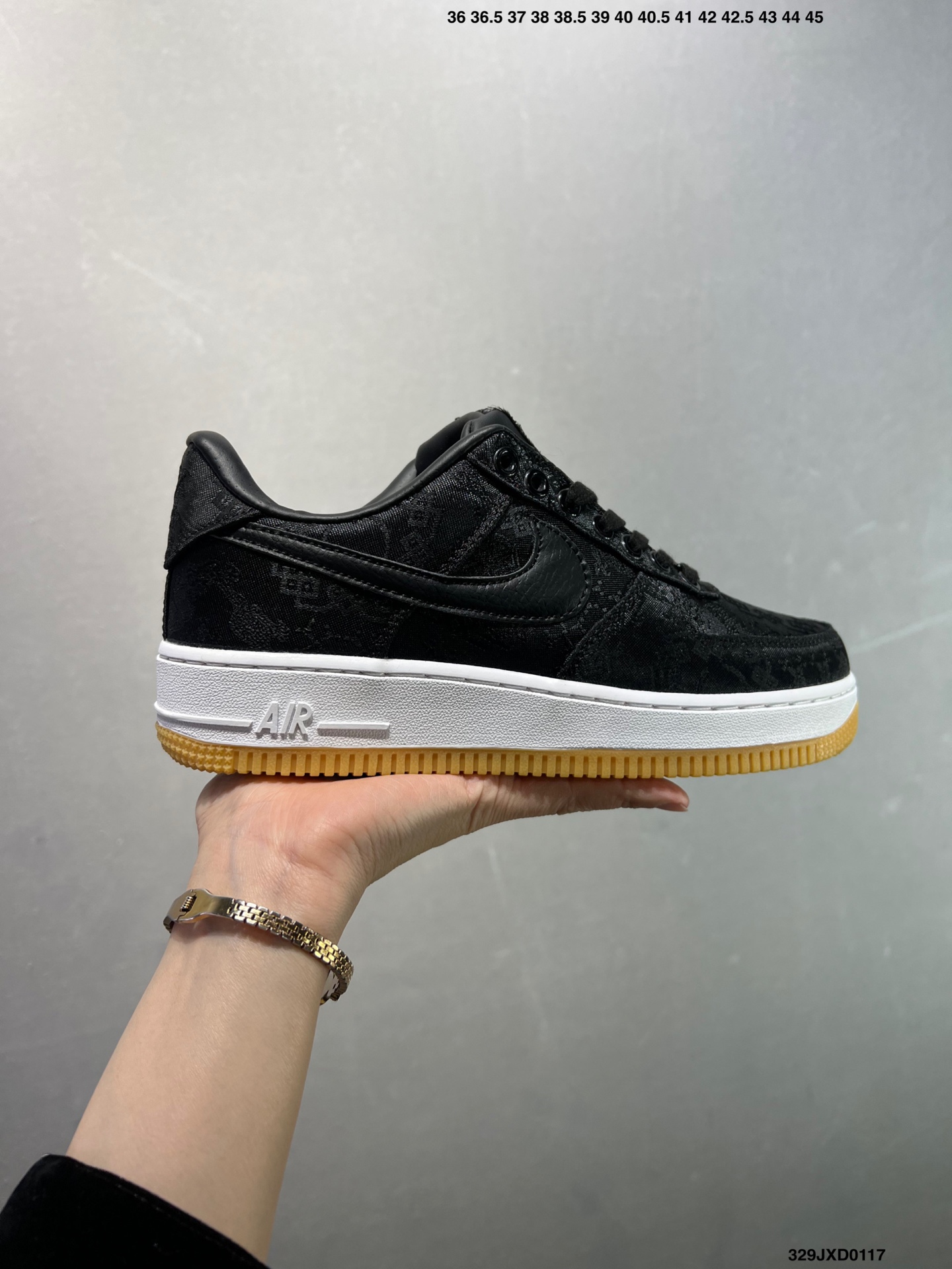 💰140
公司级✅耐克 空军一号 AF1厚底增高运动板鞋 经典低帮百搭休闲运动板鞋“丝绸”以丝绸面料包覆鞋面，于其中注入中国风纹路和刺绣设计，最后搭载橡胶大底增添细节和耐用度。柔软、弹性十足的缓震性能和出色的中底设计，横跨复古与现代的外型结合，造就出风靡全球三十多年的Force 1，直到今天还深受青睐。

货号：CJ5290-400
尺碼:  36 36.5 37.5 38 38.5 39 40 40.5 41 42 42.5 43 44 45
编码：329JXD0117