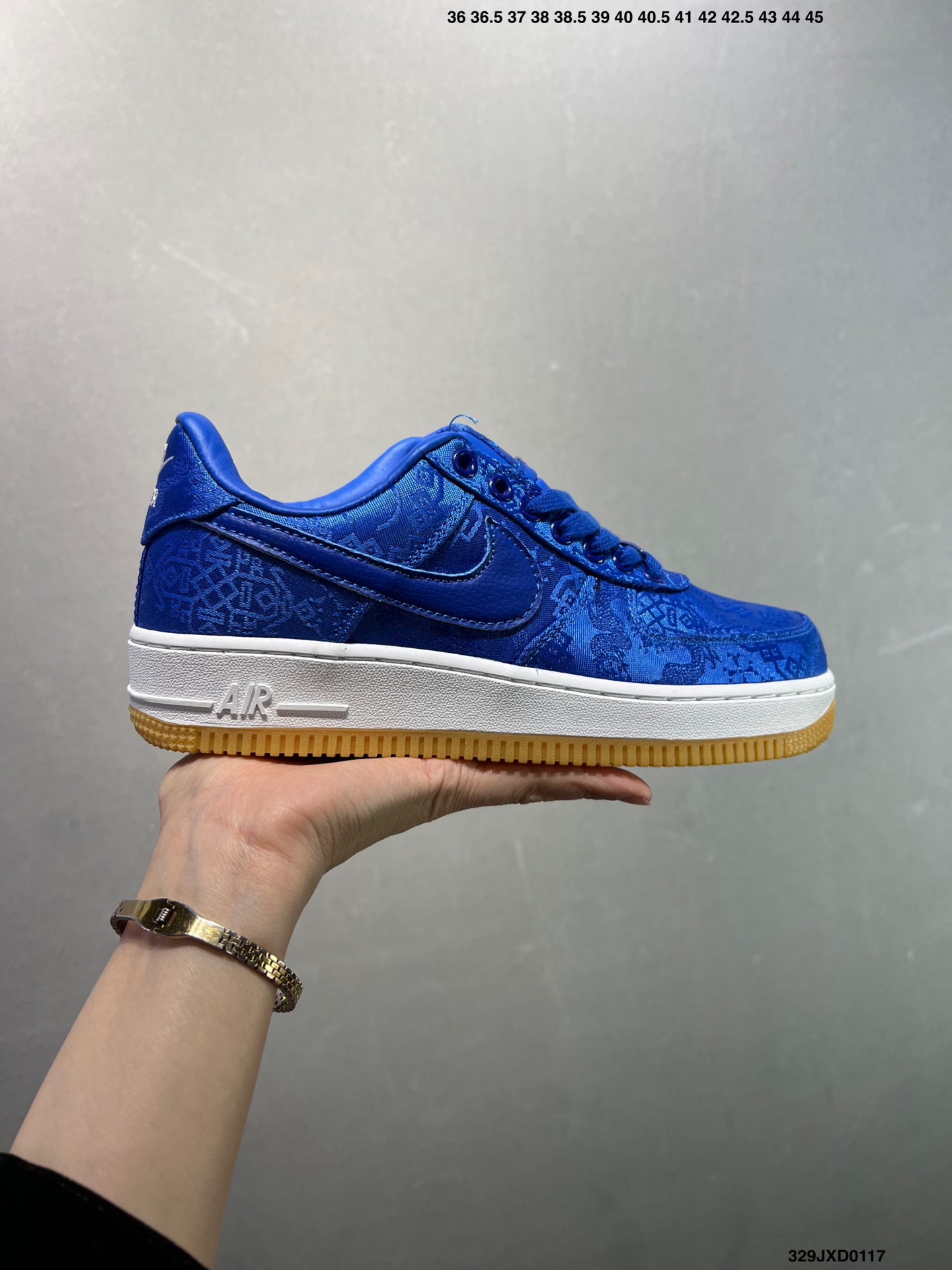 💰140
公司级✅耐克 空军一号 AF1厚底增高运动板鞋 经典低帮百搭休闲运动板鞋“丝绸”以丝绸面料包覆鞋面，于其中注入中国风纹路和刺绣设计，最后搭载橡胶大底增添细节和耐用度。柔软、弹性十足的缓震性能和出色的中底设计，横跨复古与现代的外型结合，造就出风靡全球三十多年的Force 1，直到今天还深受青睐。

货号：CJ5290-400
尺碼:  36 36.5 37.5 38 38.5 39 40 40.5 41 42 42.5 43 44 45
编码：329JXD0117