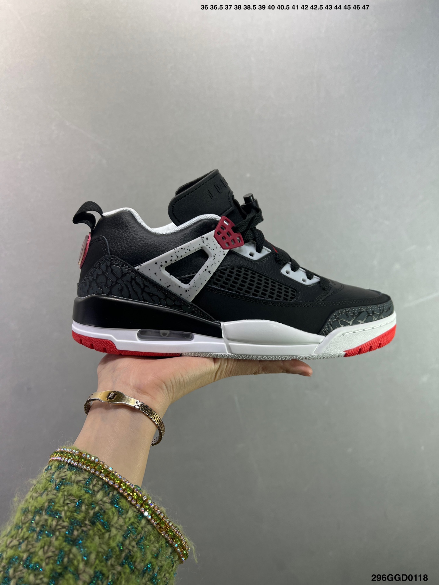 💰240
公司级✅Air Jordan Spizike Low “Year Of The Dragon”  防滑耐磨 低帮元素 外贸特供渠道批次 新配色不断更新开发 原装纸板楦头开发 独家私模八层组合大底 市场唯一正确版本 融入Ari Jordan 3流行和经典设计，打造鞋底和鞋面 两边穿插上Ari Jordan 4特色护脚腕 镶进Ari Jordan 5和Ari Jordan 6经典素材 完美结合潮流前沿和独树一格的大家风范 
货号：FQ1869 100 H2S5
Size：36-—47.5如图 ID：296GGD0118