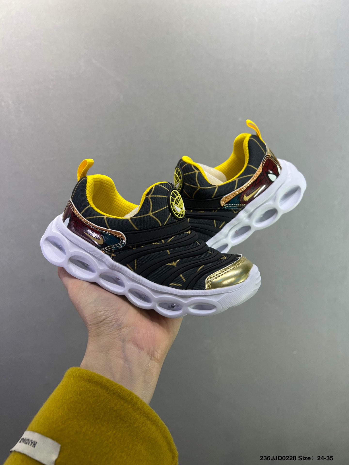 NO:717757,Caterpillar light shoes NIKE children's shoes casual sports jogging shoes Full set of original last molds to create a perfect fit Exclusive original aviation aluminum grinding tool polishes the outsole The toe slope is restored to the extreme No solution to the shoe shape Original box original box In-circle ceiling technology Original punching knife Ultra-high cleanliness Zero burr leather cutting of the whole shoe Size 24-35 ID236JJD, Nike series,19860909毛毛虫灯光鞋 NIKE 童鞋 休闲运动慢跑鞋 全套原楦原模倾力打造完美版型 独家原厂航空铝磨具打磨大底 鞋头坡度极致还原 无解鞋型 原盒原配 圈内天花板工艺 原厂冲刀 超高清洁度 全鞋零毛边皮料切割 尺码24-35 ID236JJD,耐克系列,,Children's