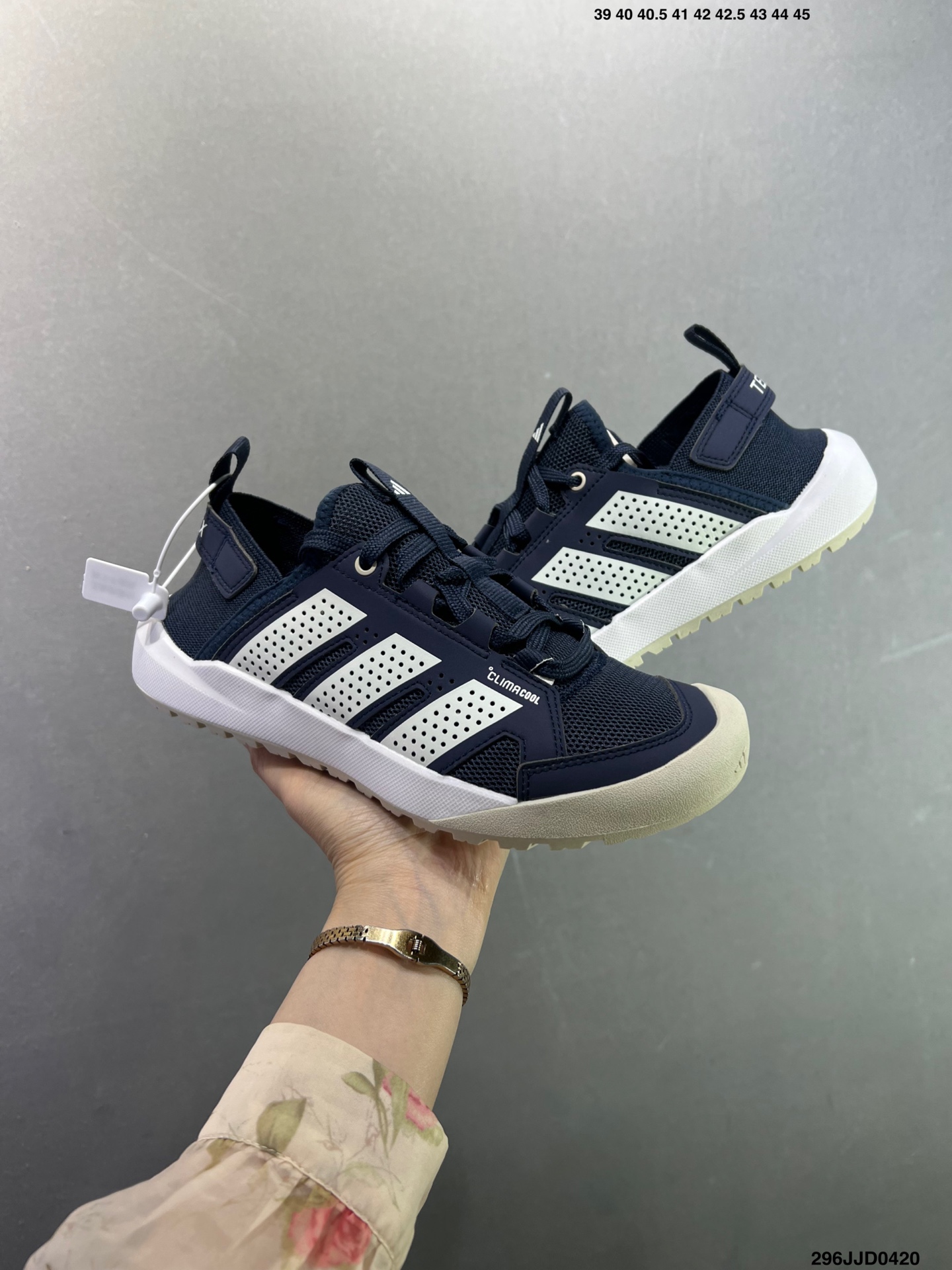 Adidas Terrex Daroga 25 阿迪达斯 户外休闲运动鞋 HP7176-High Quatity Cheap Brand wholesale wholesaler seller Clothes Bags handbags Sneakers Top Fashion Clothing Shoes from China Factory Chinese suppliers best Quality Beautiful Price Adidas Terrex Daroga 25 阿迪达斯 户外休闲运动鞋 HP7176