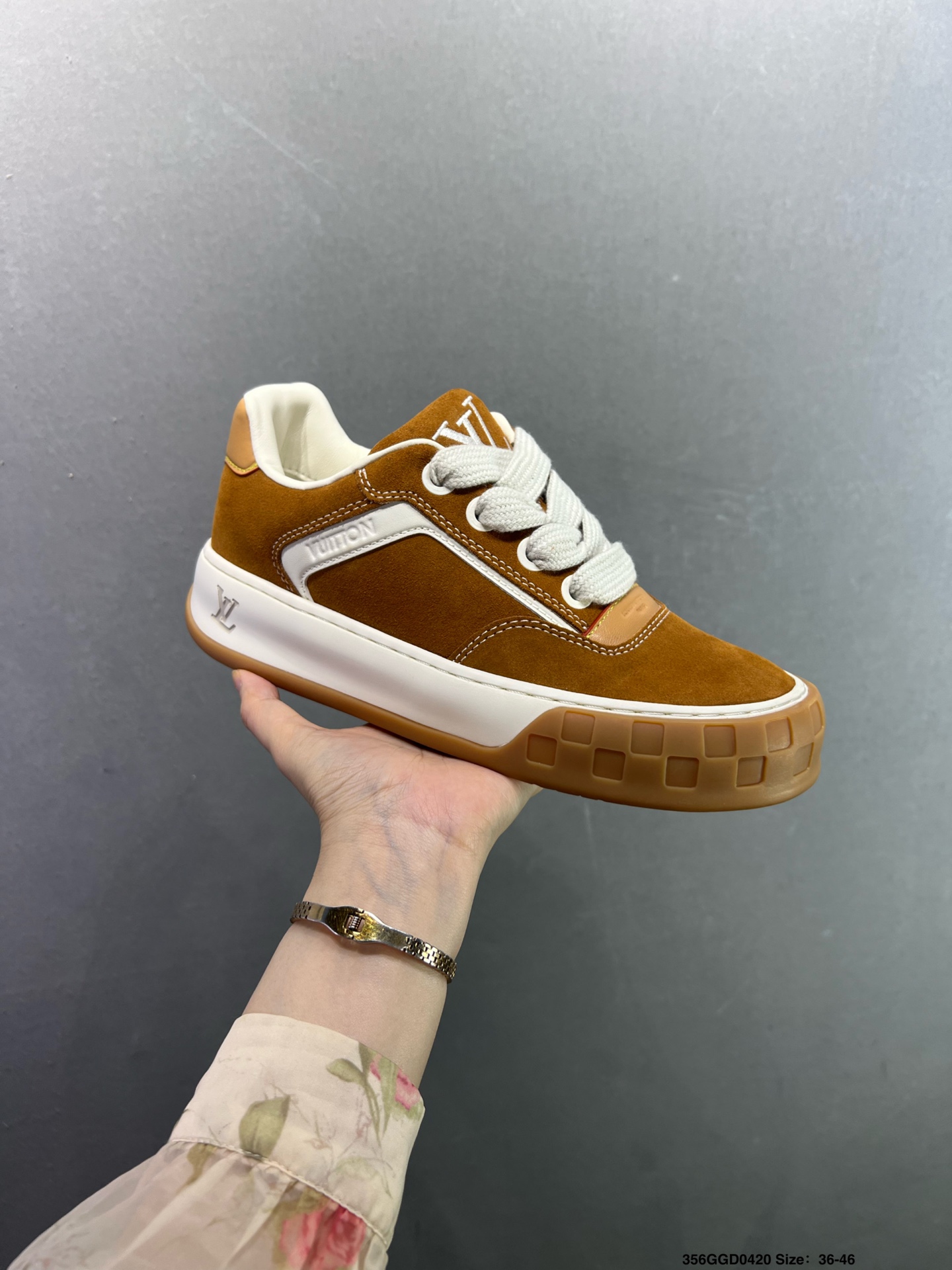 路易威登/Louis Vuitton LV路易威登板鞋-High Quatity Cheap Brand wholesale wholesaler seller Clothes Bags handbags Sneakers Top Fashion Clothing Shoes from China Factory Chinese suppliers best Quality Beautiful Price 路易威登/Louis Vuitton LV路易威登板鞋
