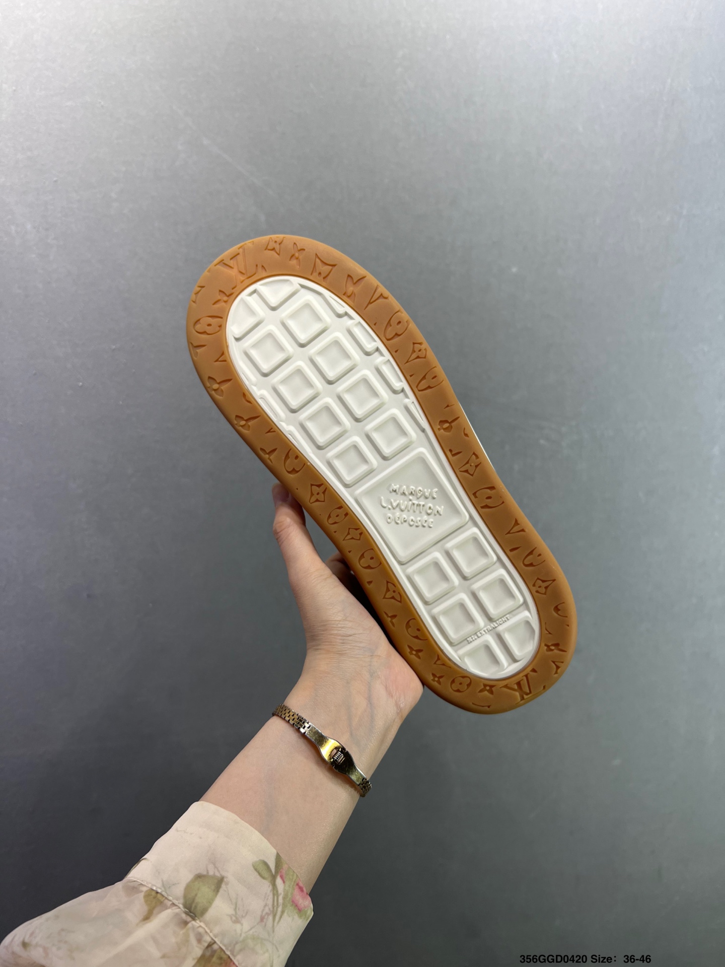 路易威登/Louis Vuitton LV路易威登板鞋-High Quatity Cheap Brand wholesale wholesaler seller Clothes Bags handbags Sneakers Top Fashion Clothing Shoes from China Factory Chinese suppliers best Quality Beautiful Price 路易威登/Louis Vuitton LV路易威登板鞋