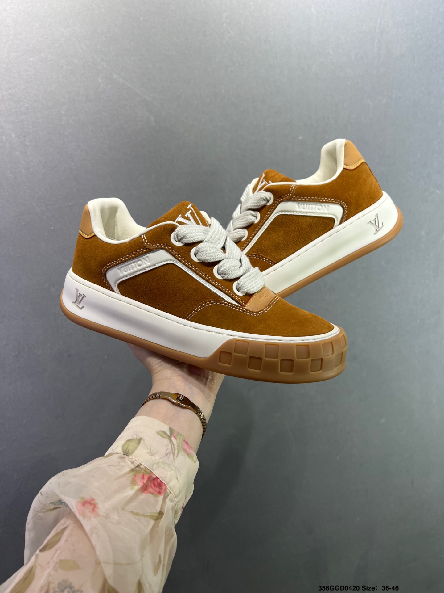 路易威登/Louis Vuitton LV路易威登板鞋-High Quatity Cheap Brand wholesale wholesaler seller Clothes Bags handbags Sneakers Top Fashion Clothing Shoes from China Factory Chinese suppliers best Quality Beautiful Price 路易威登/Louis Vuitton LV路易威登板鞋