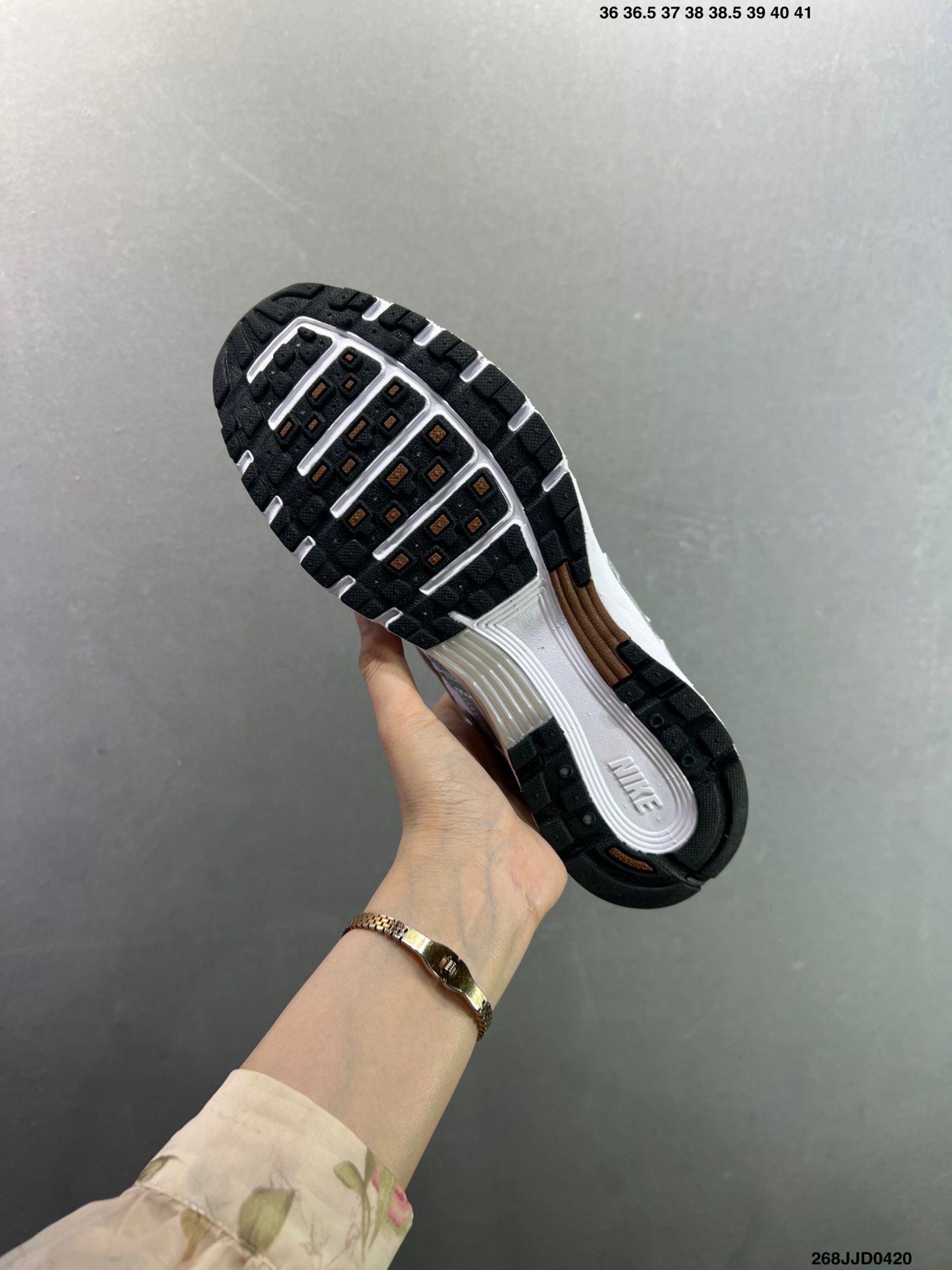 耐克Nike p-6000 跑鞋内外侧都用了红色的钩子 BY1021-103-High Quatity Cheap Brand wholesale wholesaler seller Clothes Bags handbags Sneakers Top Fashion Clothing Shoes from China Factory Chinese suppliers best Quality Beautiful Price 耐克Nike p-6000 跑鞋内外侧都用了红色的钩子 BY1021-103