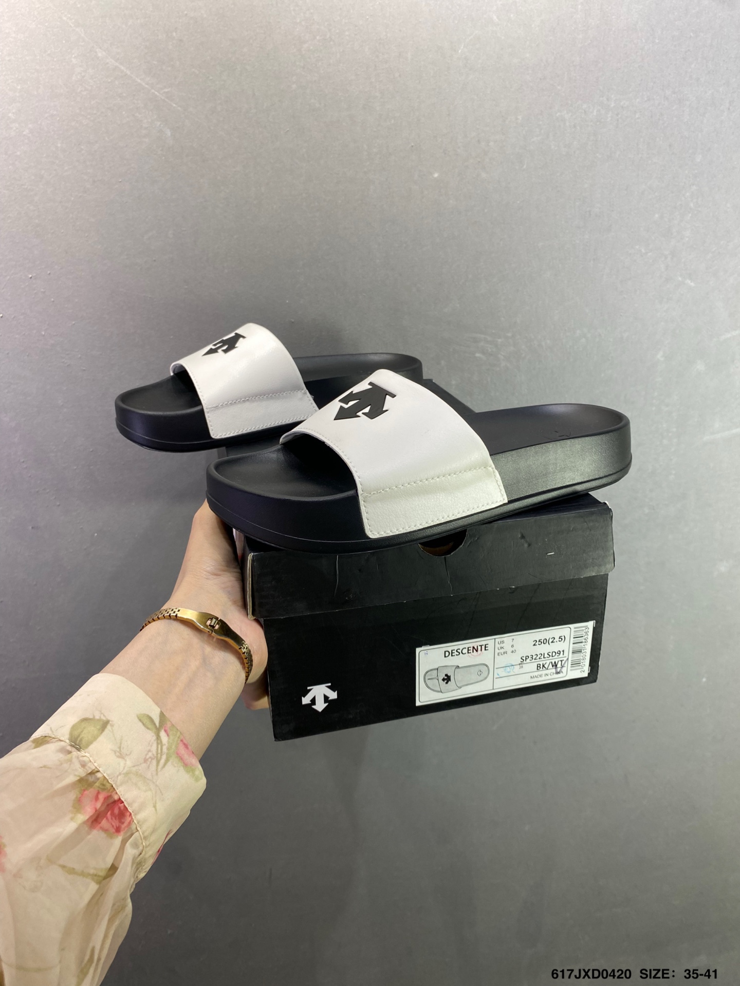 迪桑特DESCENTE Lcing Nars 百搭柔软 防滑一字拖鞋 D4431LCR23-High Quatity Cheap Brand wholesale wholesaler seller Clothes Bags handbags Sneakers Top Fashion Clothing Shoes from China Factory Chinese suppliers best Quality Beautiful Price 迪桑特DESCENTE Lcing Nars 百搭柔软 防滑一字拖鞋 D4431LCR23