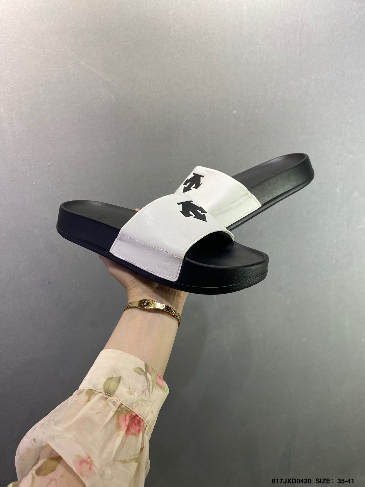 迪桑特DESCENTE Lcing Nars 百搭柔软 防滑一字拖鞋 D4431LCR23-High Quatity Cheap Brand wholesale wholesaler seller Clothes Bags handbags Sneakers Top Fashion Clothing Shoes from China Factory Chinese suppliers best Quality Beautiful Price 迪桑特DESCENTE Lcing Nars 百搭柔软 防滑一字拖鞋 D4431LCR23