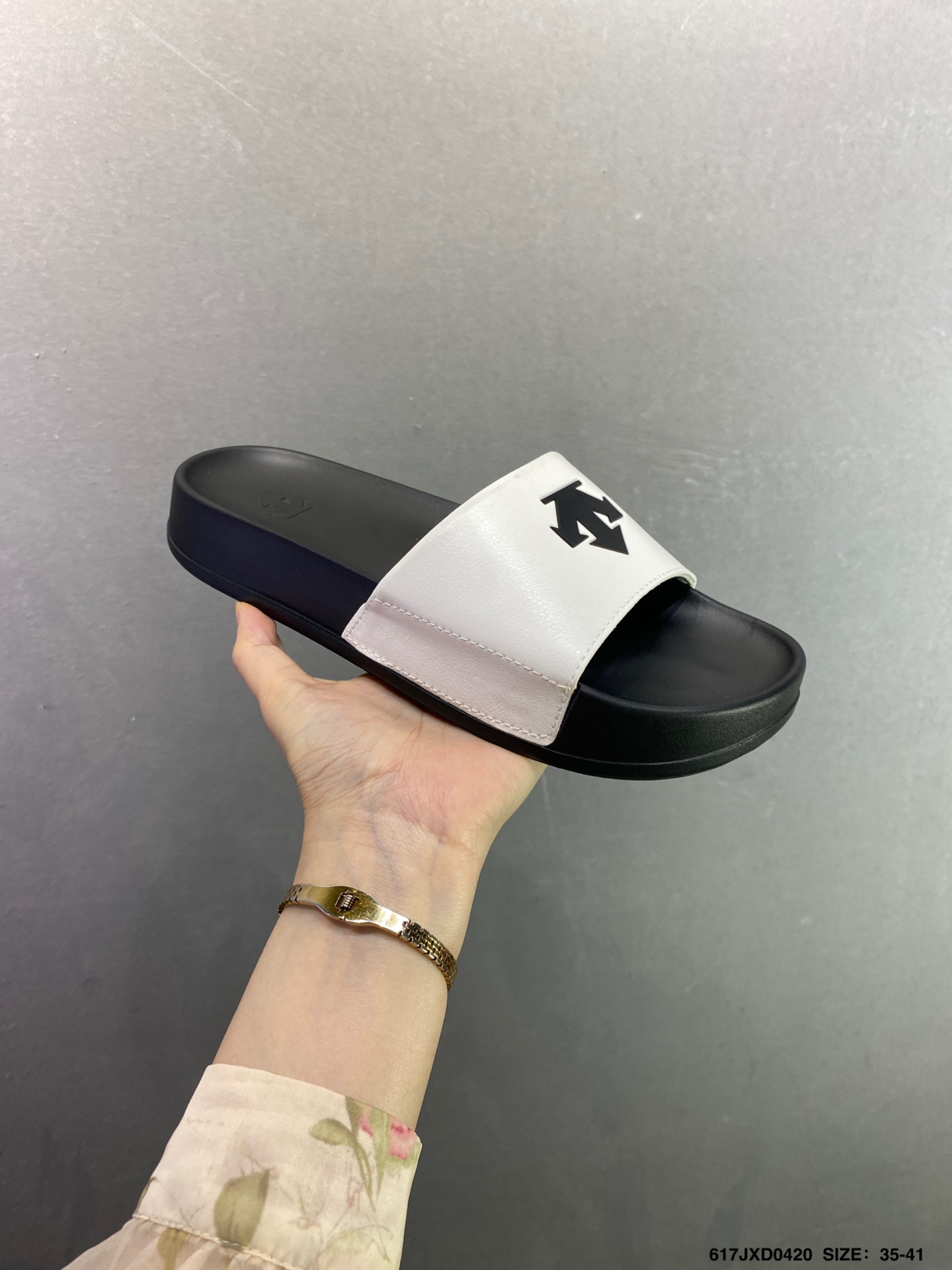迪桑特DESCENTE Lcing Nars 百搭柔软 防滑一字拖鞋 D4431LCR23-High Quatity Cheap Brand wholesale wholesaler seller Clothes Bags handbags Sneakers Top Fashion Clothing Shoes from China Factory Chinese suppliers best Quality Beautiful Price 迪桑特DESCENTE Lcing Nars 百搭柔软 防滑一字拖鞋 D4431LCR23