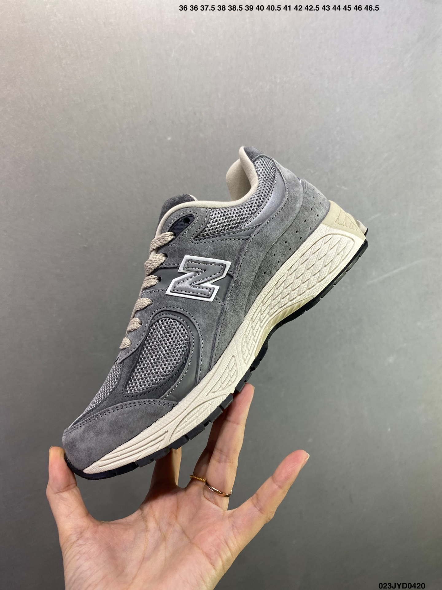 New Balance 2002R 新百伦经典配色 沿袭了面世之初的经典科技 M2002RDP