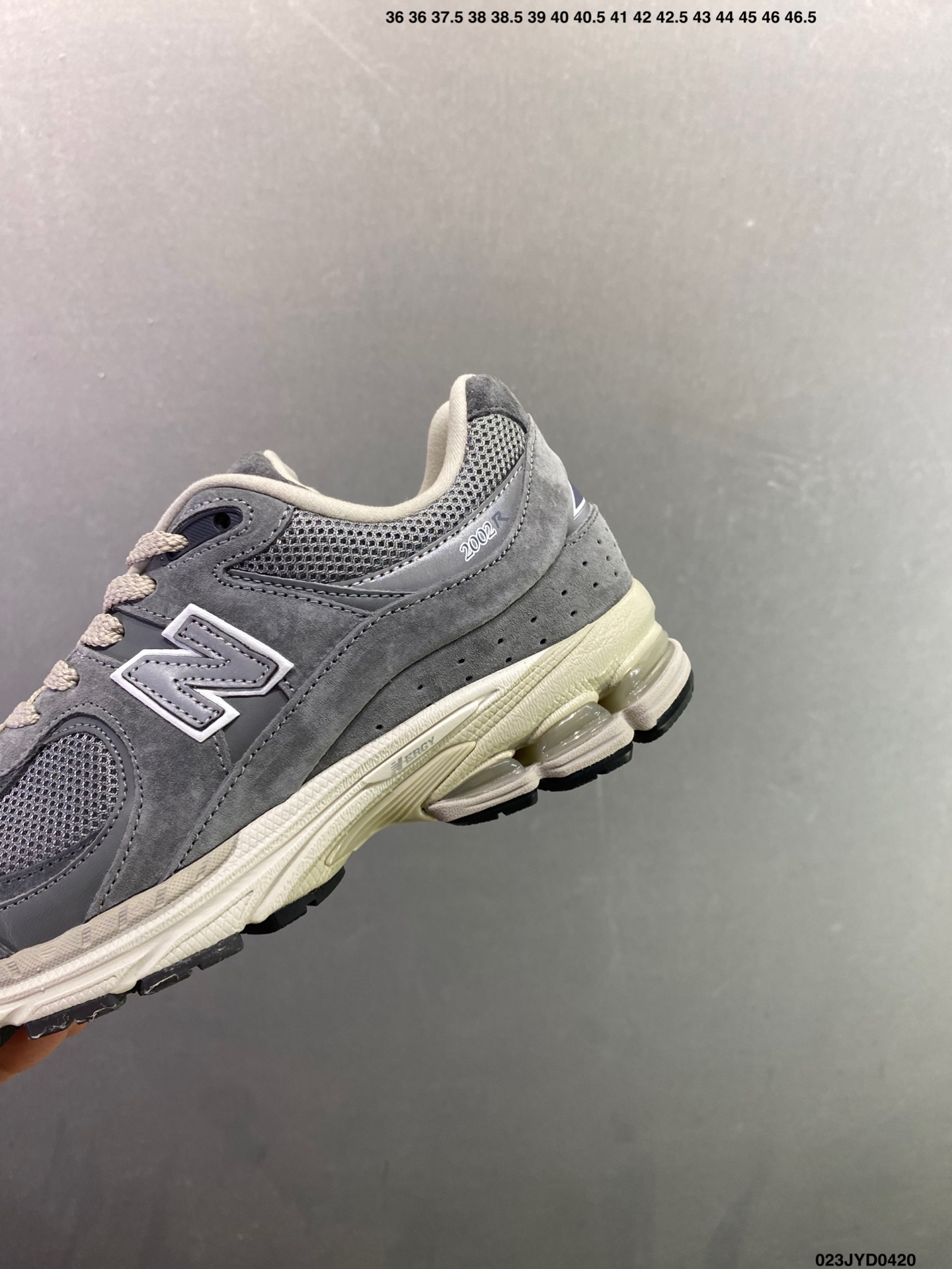 New Balance 2002R 新百伦经典配色 沿袭了面世之初的经典科技 M2002RDP