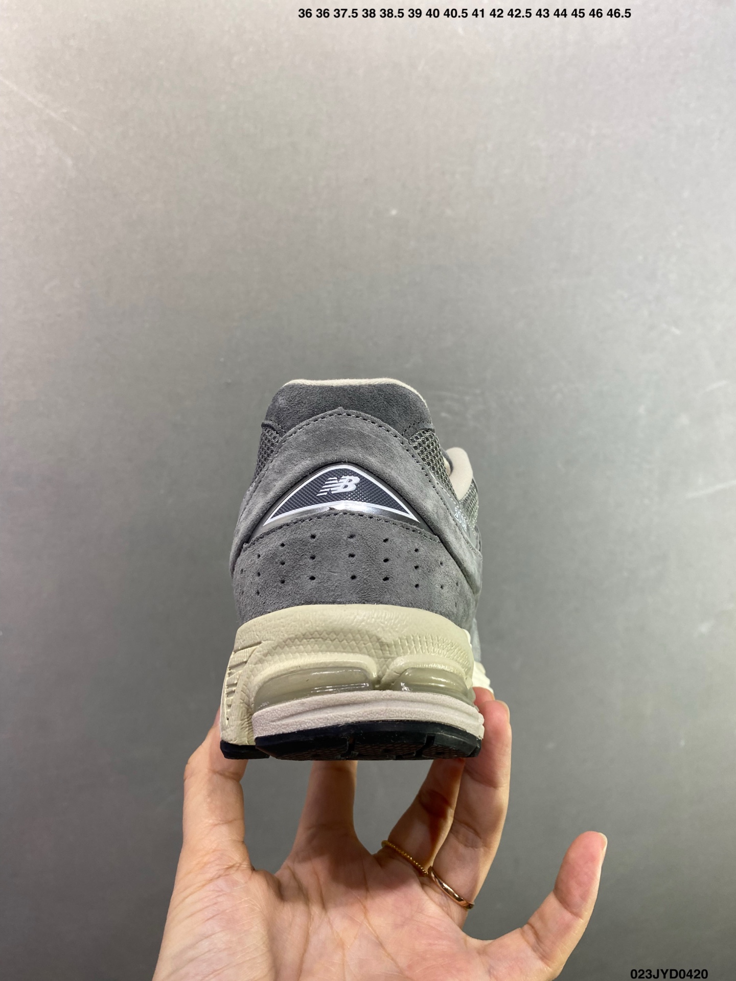 New Balance 2002R 新百伦经典配色 沿袭了面世之初的经典科技 M2002RDP