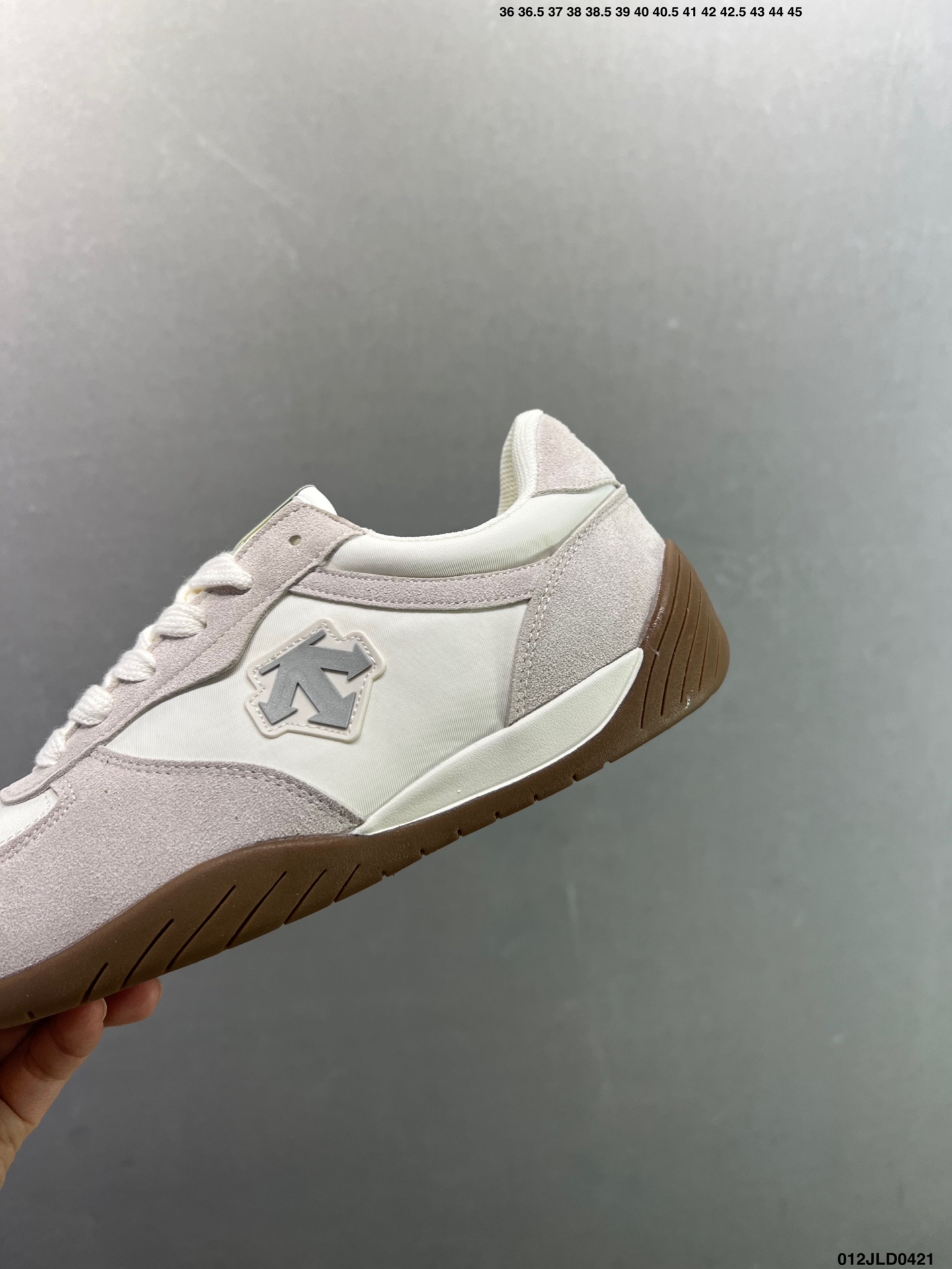 220 迪桑特DESCENTE EDGE COURT RETRO 复古轻质 耐磨低帮 生活休闲鞋 SP363LSN82-Chinese UA Cheap High Quatity Brand Clothes Bags handbags Sneakers wholesale wholesaler seller from China Factory suppliers Fashion Clothing Shoes best Quality Beautiful Price 220 迪桑特DESCENTE EDGE COURT RETRO 复古轻质 耐磨低帮 生活休闲鞋 SP363LSN82
