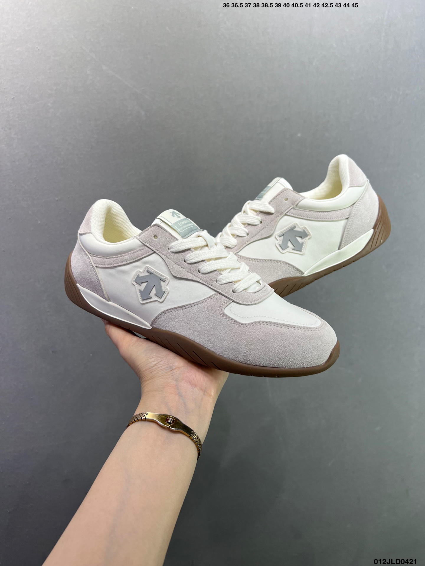 220 迪桑特DESCENTE EDGE COURT RETRO 复古轻质 耐磨低帮 生活休闲鞋 SP363LSN82-Chinese UA Cheap High Quatity Brand Clothes Bags handbags Sneakers wholesale wholesaler seller from China Factory suppliers Fashion Clothing Shoes best Quality Beautiful Price 220 迪桑特DESCENTE EDGE COURT RETRO 复古轻质 耐磨低帮 生活休闲鞋 SP363LSN82