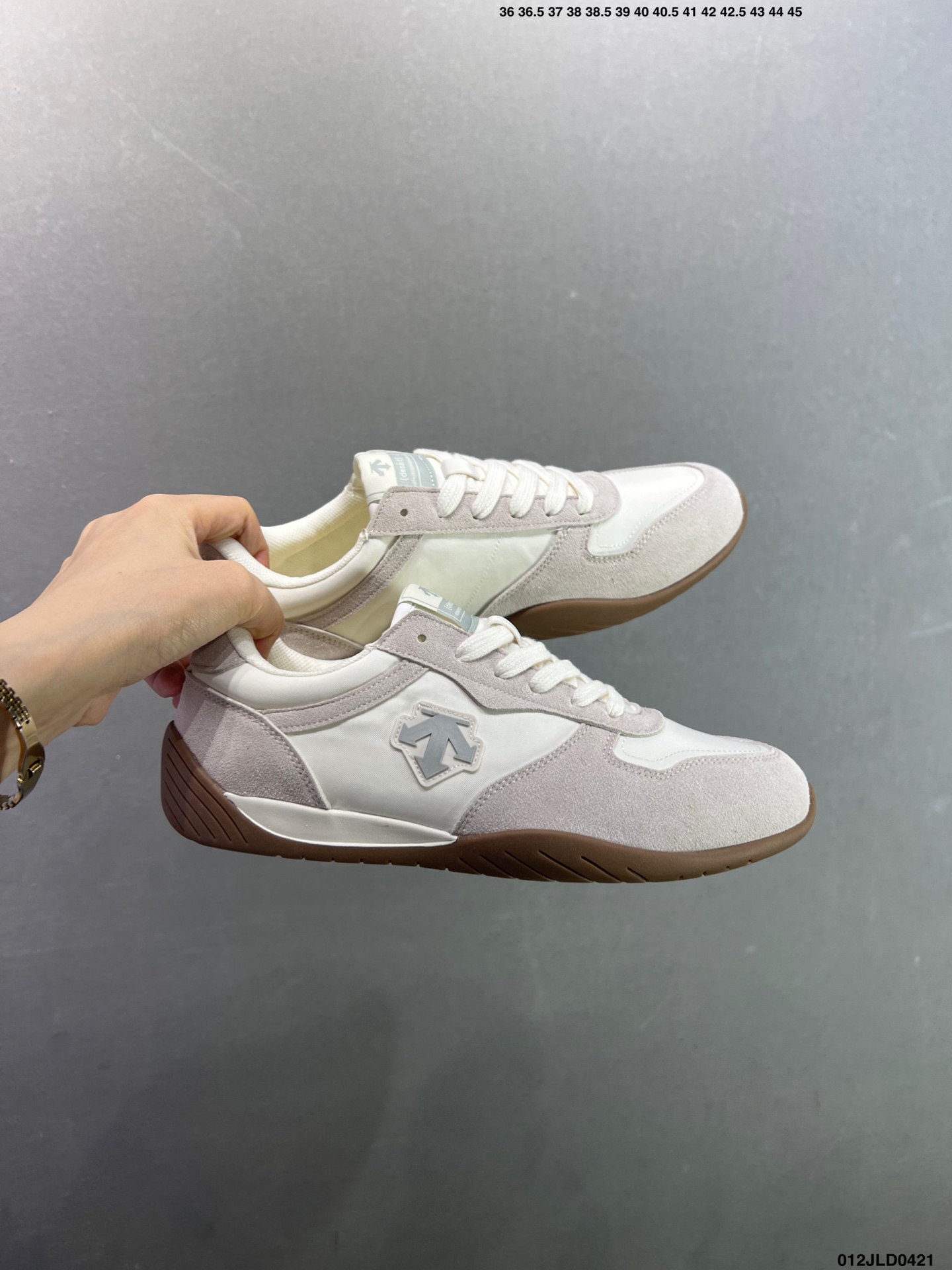 220 迪桑特DESCENTE EDGE COURT RETRO 复古轻质 耐磨低帮 生活休闲鞋 SP363LSN82-Chinese UA Cheap High Quatity Brand Clothes Bags handbags Sneakers wholesale wholesaler seller from China Factory suppliers Fashion Clothing Shoes best Quality Beautiful Price 220 迪桑特DESCENTE EDGE COURT RETRO 复古轻质 耐磨低帮 生活休闲鞋 SP363LSN82