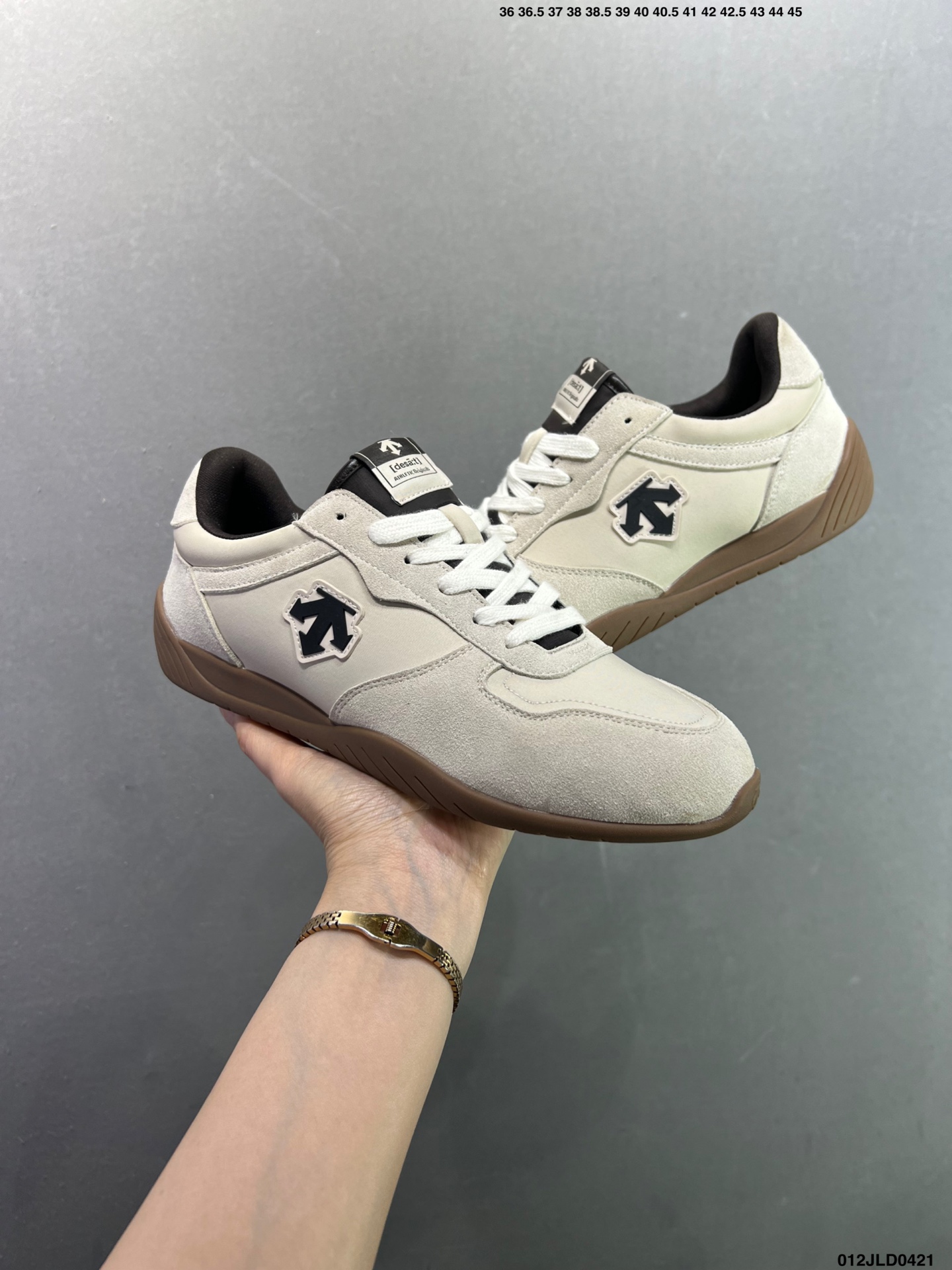 220 迪桑特DESCENTE EDGE COURT RETRO 复古轻质 耐磨低帮 生活休闲鞋 SP363LSN82-Chinese UA Cheap High Quatity Brand Clothes Bags handbags Sneakers wholesale wholesaler seller from China Factory suppliers Fashion Clothing Shoes best Quality Beautiful Price 220 迪桑特DESCENTE EDGE COURT RETRO 复古轻质 耐磨低帮 生活休闲鞋 SP363LSN82